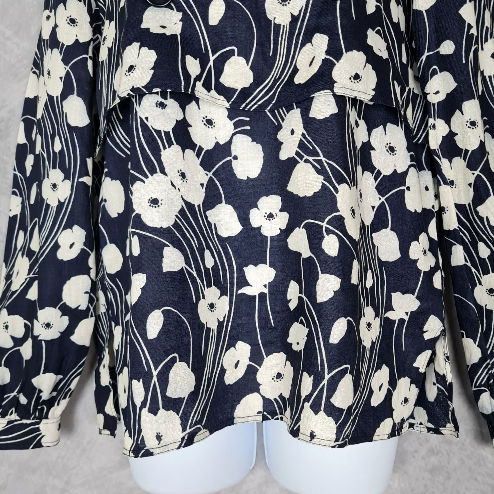 Valentino VINTAGE Valentino Top Womens 42 / US 6 Blue Floral Linen Relaxed Romantic Blouse 100% Linen Size M / US 6-8 / IT 42-44 - 7 Thumbnail