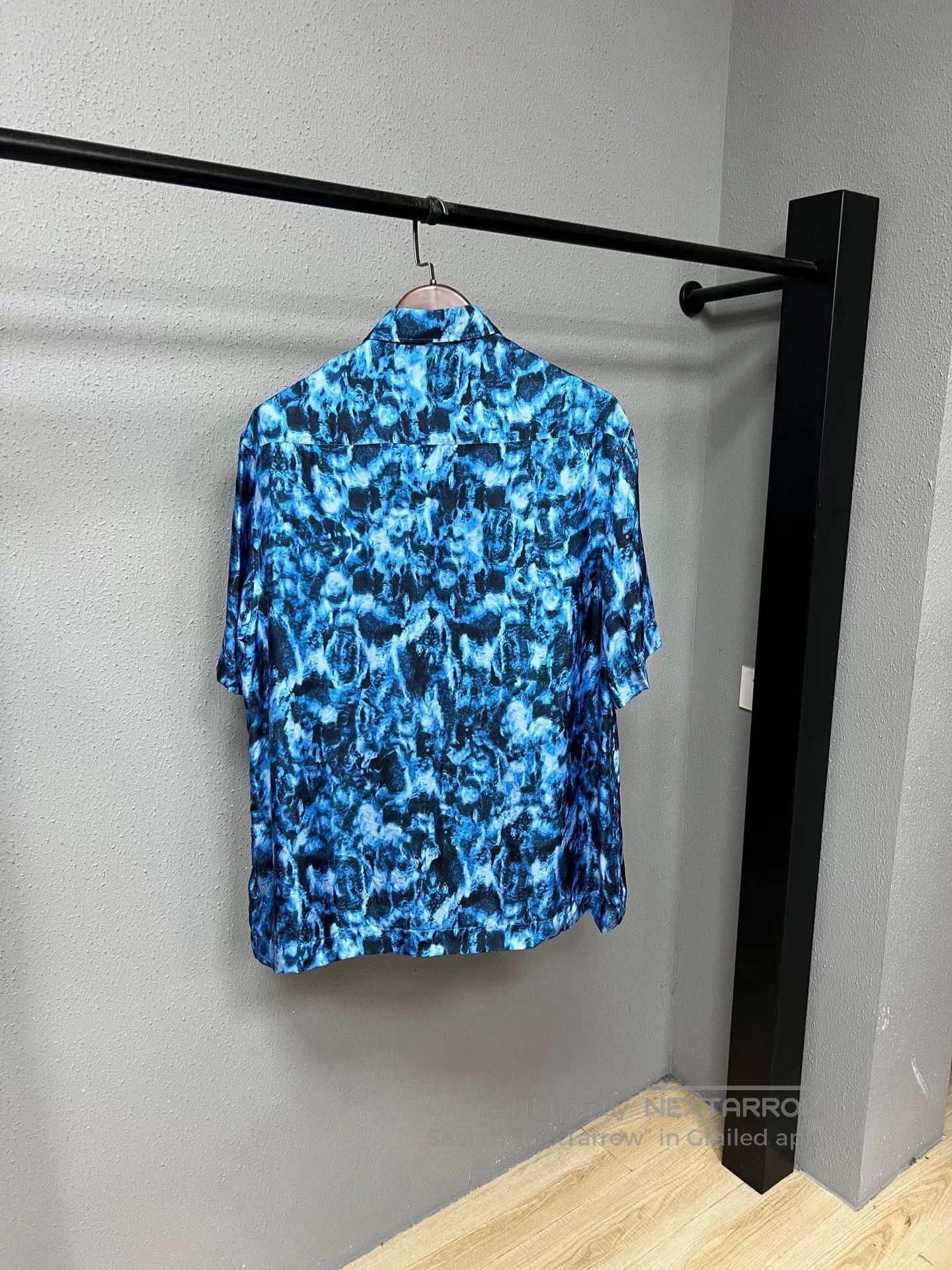 Burberry burberry silk ocean shirt in blue. Size US M / EU 48-50 / 2 - 2 Thumbnail