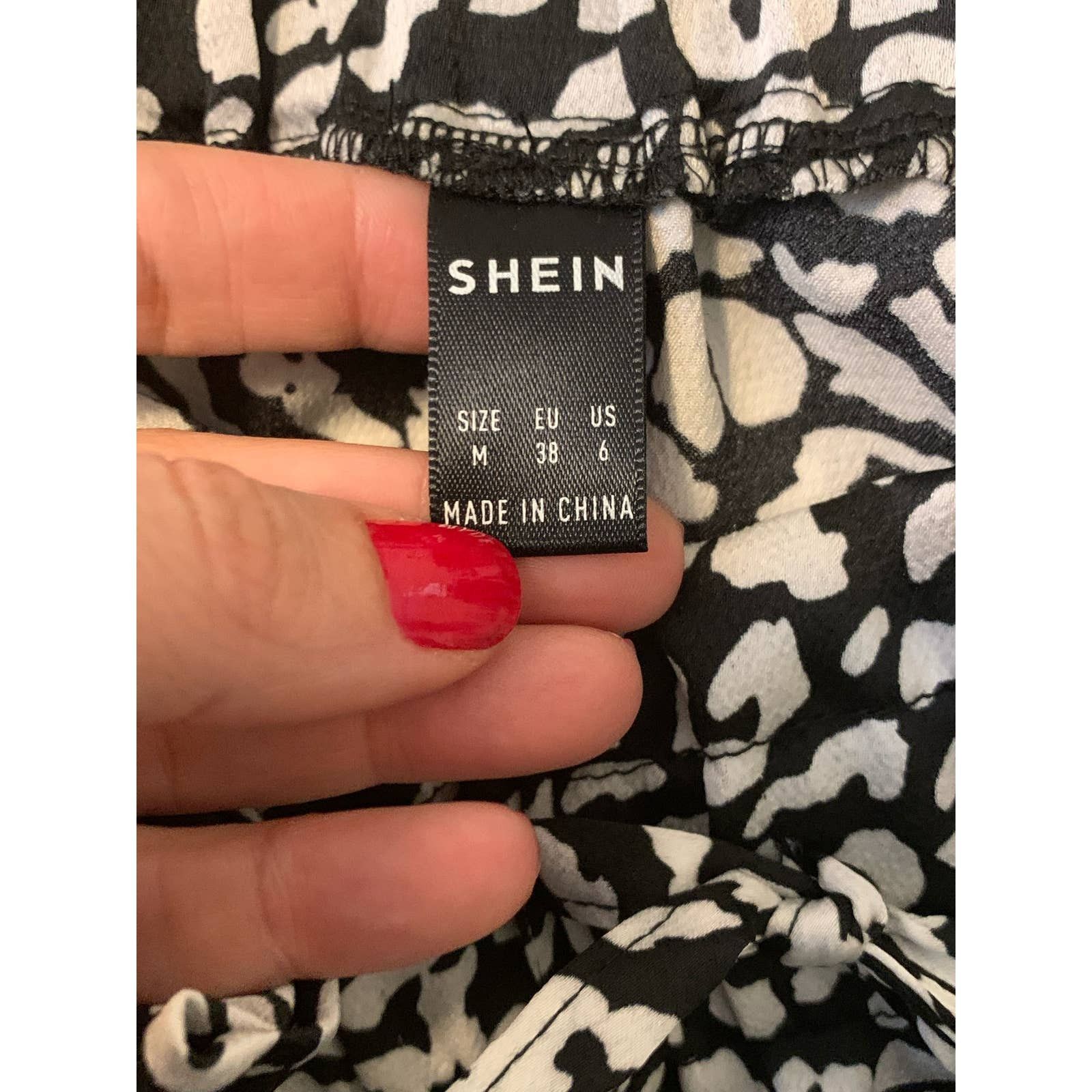 Shein Shein black white pull on mini skirt size 6 Size 28" / US 6 / IT 42 - 6 Thumbnail