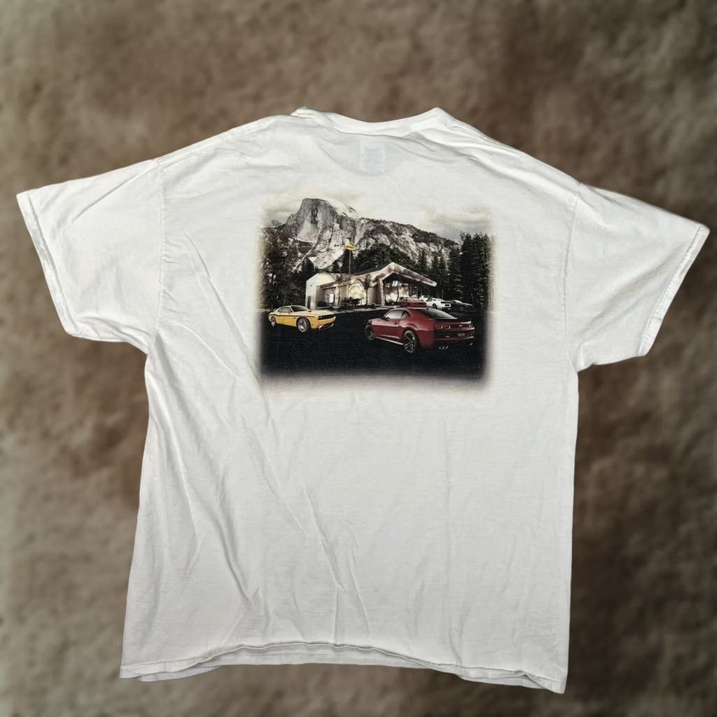Gildan VINTAGE Denny's T-Shirt Mens XL White Merced Yosemite Muscle Cars Graphic Print Crew Neck Short Sleeve Size US XL / EU 56 / 4 - 1 Thumbnail
