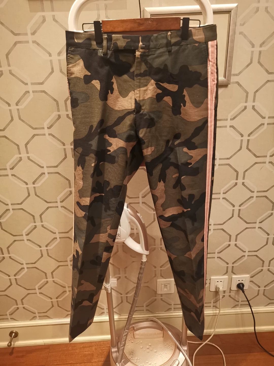 Valentino Valentino Camo Beaded Casual Pants Size US 36 / EU 52 - 1 Thumbnail