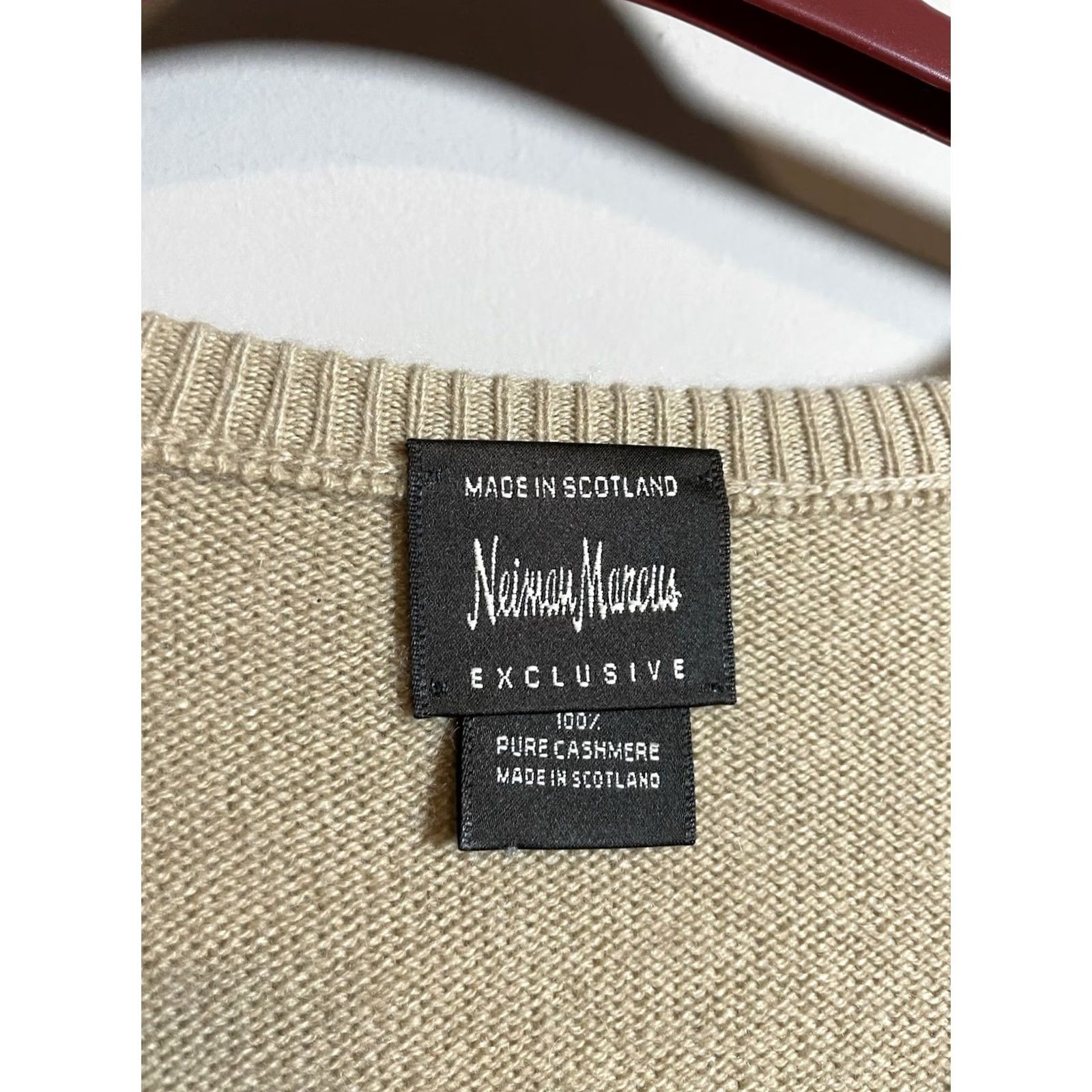 Neiman Marcus Neiman Marcus Cashmere Sweater Men XL Beige Light Pullover V-Neck Size US XL / EU 56 / 4 - 3 Thumbnail