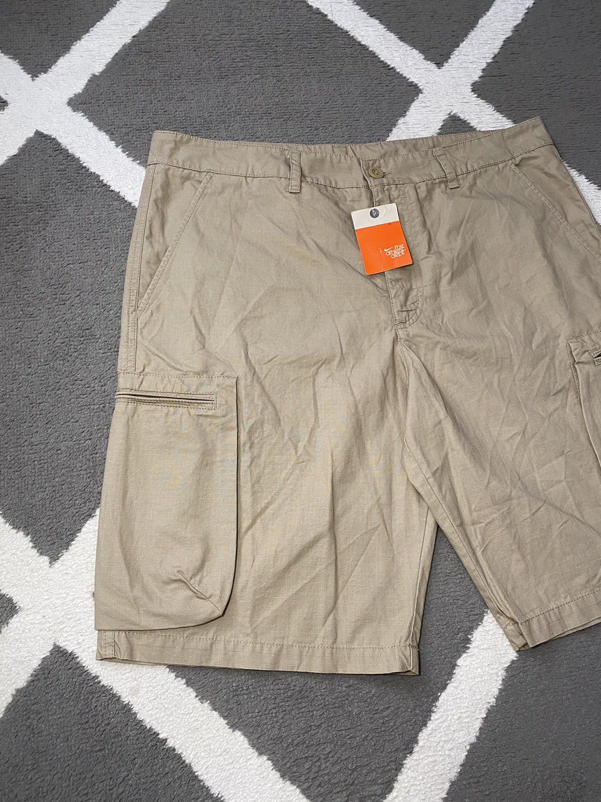 Nike × Vintage Vintage 00’s Y2K Nike Cargo Shorts Beige brand new ACG Size US 38 / EU 54 - 3 Thumbnail