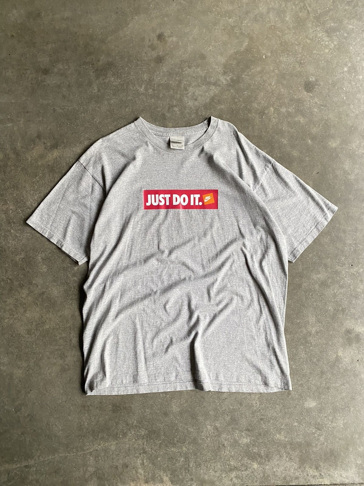 Nike Y2K Nike Just Do It Box Logo Vintage Tee Size US XL / EU 56 / 4 - 1 Thumbnail