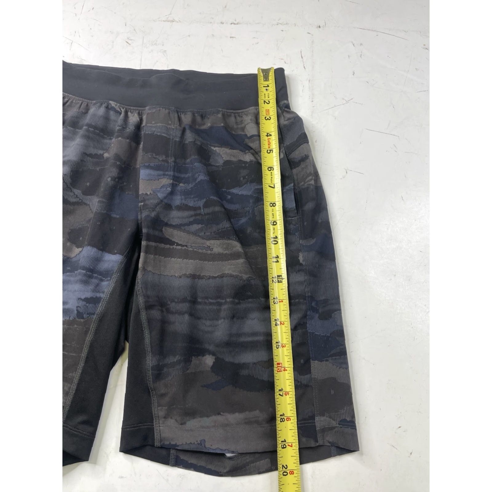 Lululemon Lululemon Shorts Men Small Black Gray Camouflage Athletic Logo Gym Performance Adjustable Waist Drawstring Pockets Activewear Regular Fit Size US 29 - 2 Thumbnail
