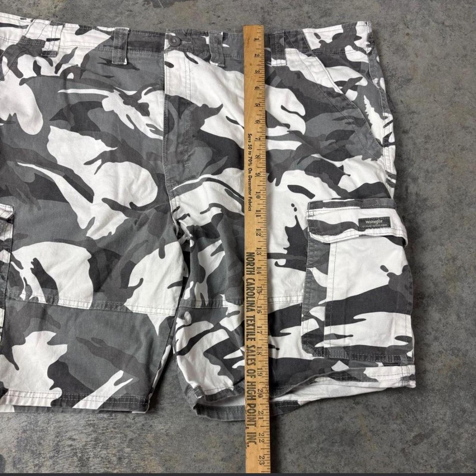 Wrangler Y2K Baggy Camo Cargo Shorts Grunge Skater Summer Size US 44 / EU 60 - 5 Thumbnail