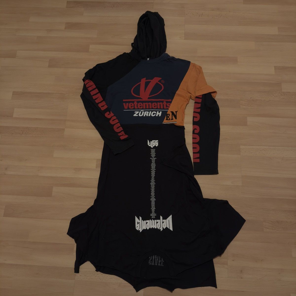 Vetements Vetements SS18 Zurich Staff Hoodie Dress (Demna Gvasalia) Size US M / EU 48-50 / 2 - 2 Thumbnail