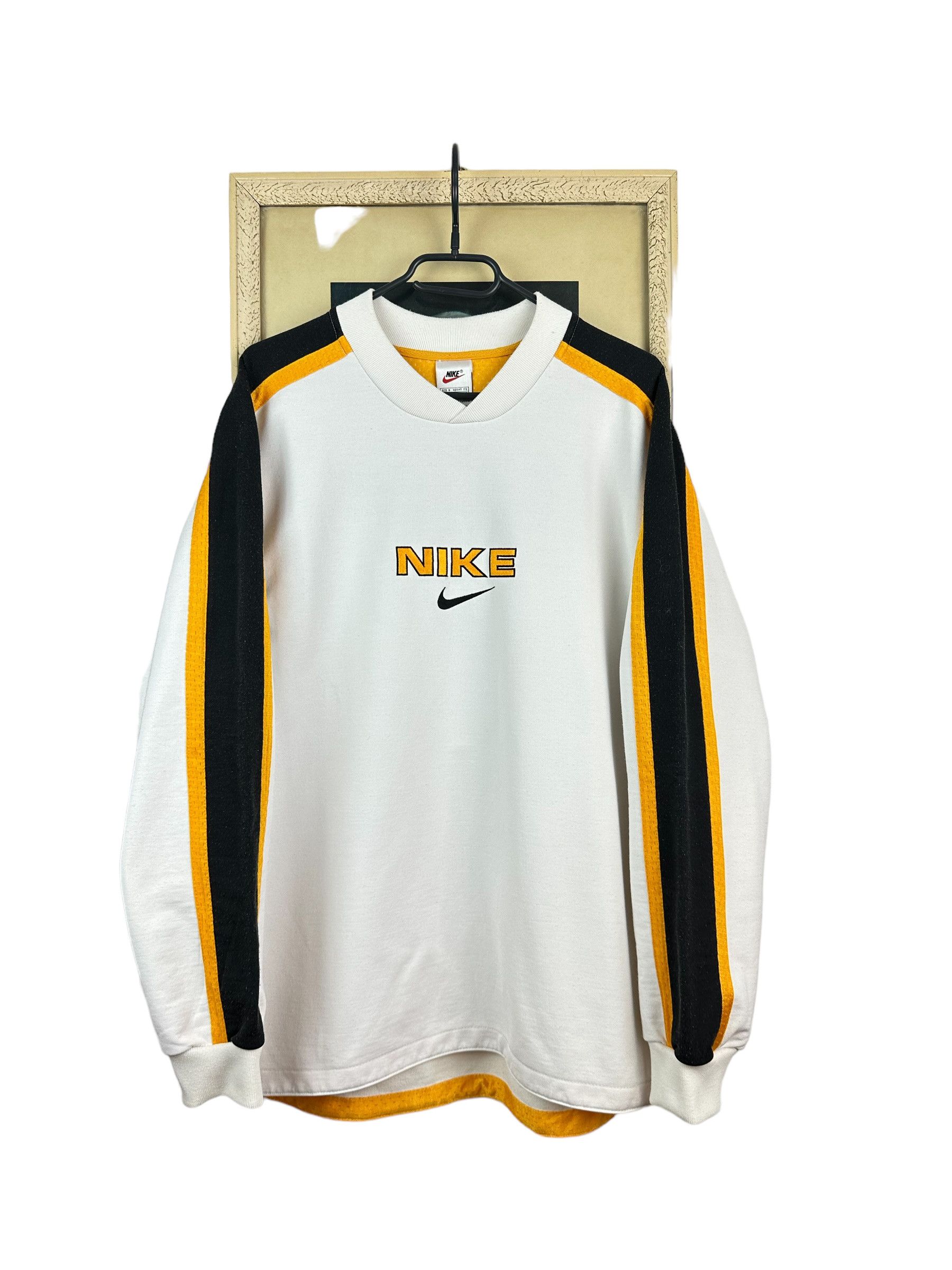 Nike Vintage Nike Big Logo Swoosh Sweatshirt White Rare Hype Size US S / EU 44-46 / 1 - 1 Thumbnail
