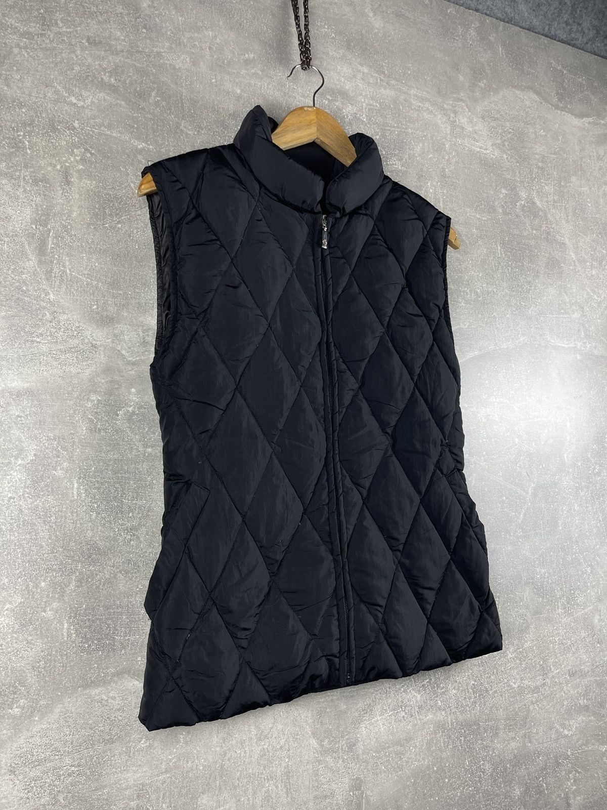 Moncler Moncler Vintage 00s Black Diamond Quilted Down Filling Vest Size XS / US 0-2 / IT 36-38 - 2 Thumbnail