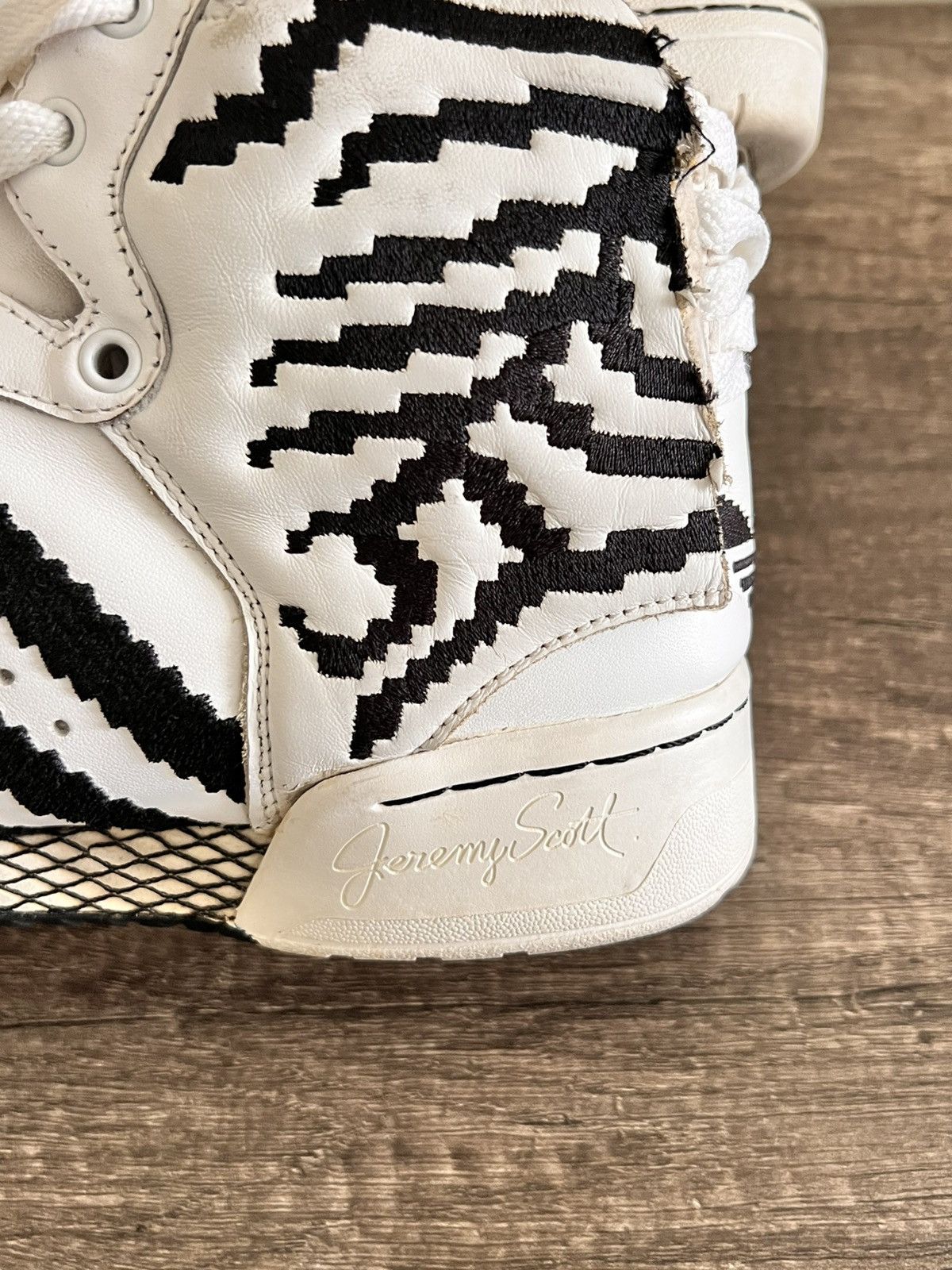 Adidas × Jeremy Scott Jeremy Scott Pixel RARE Size US 8 / EU 41 - 7 Thumbnail