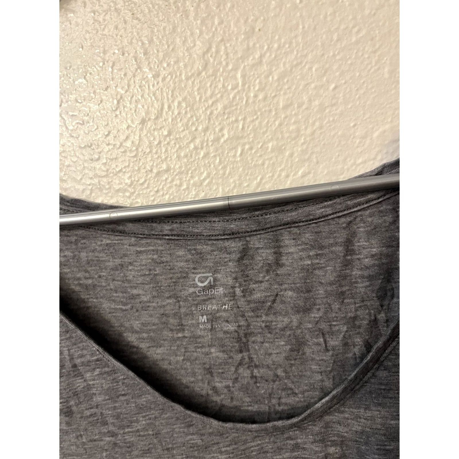 Vintage GapFit Breathe Gray V-Neck Short Sleeve Top Shirt M Women Athletic Gym Activewear T-Shirt Slim Fit 90s Style Size M / US 6-8 / IT 42-44 - 2 Thumbnail