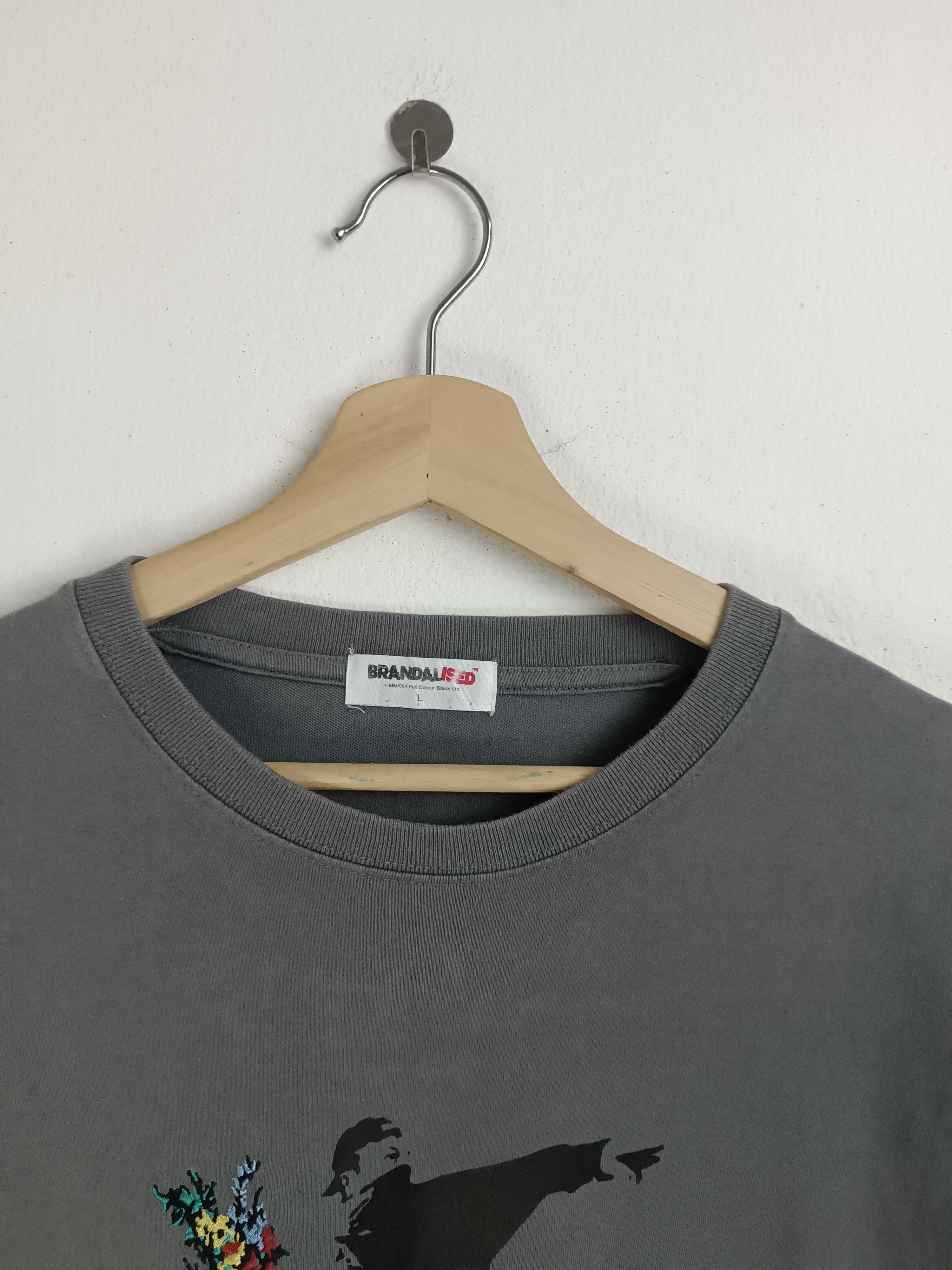 Other VINTAGE BANKSY FLOWER THROWER BRANDALISED VERY RARE TEE Size US L / EU 52-54 / 3 - 7 Thumbnail