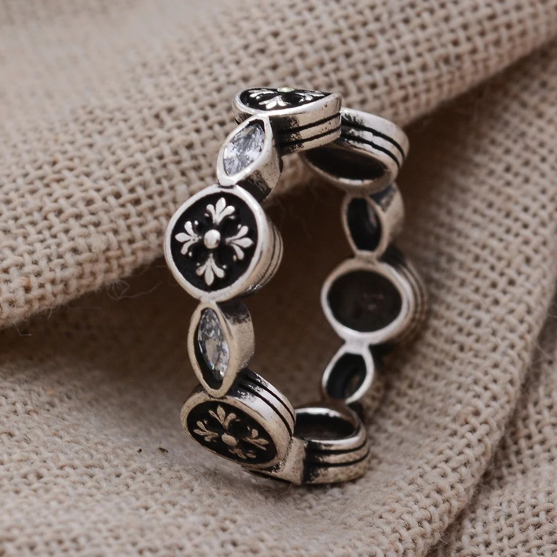 Designer × Jewelry Retro Round Cross Ring Size ONE SIZE - 1 Thumbnail
