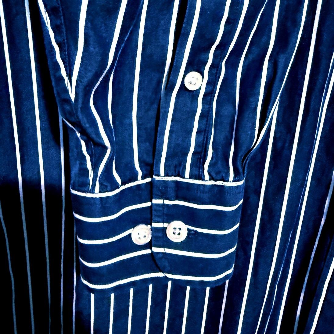 Roundtree & Yorke Roundtree & Yorke men’s dress shirt size L dark blue stripe Size US L / EU 52-54 / 3 - 4 Thumbnail