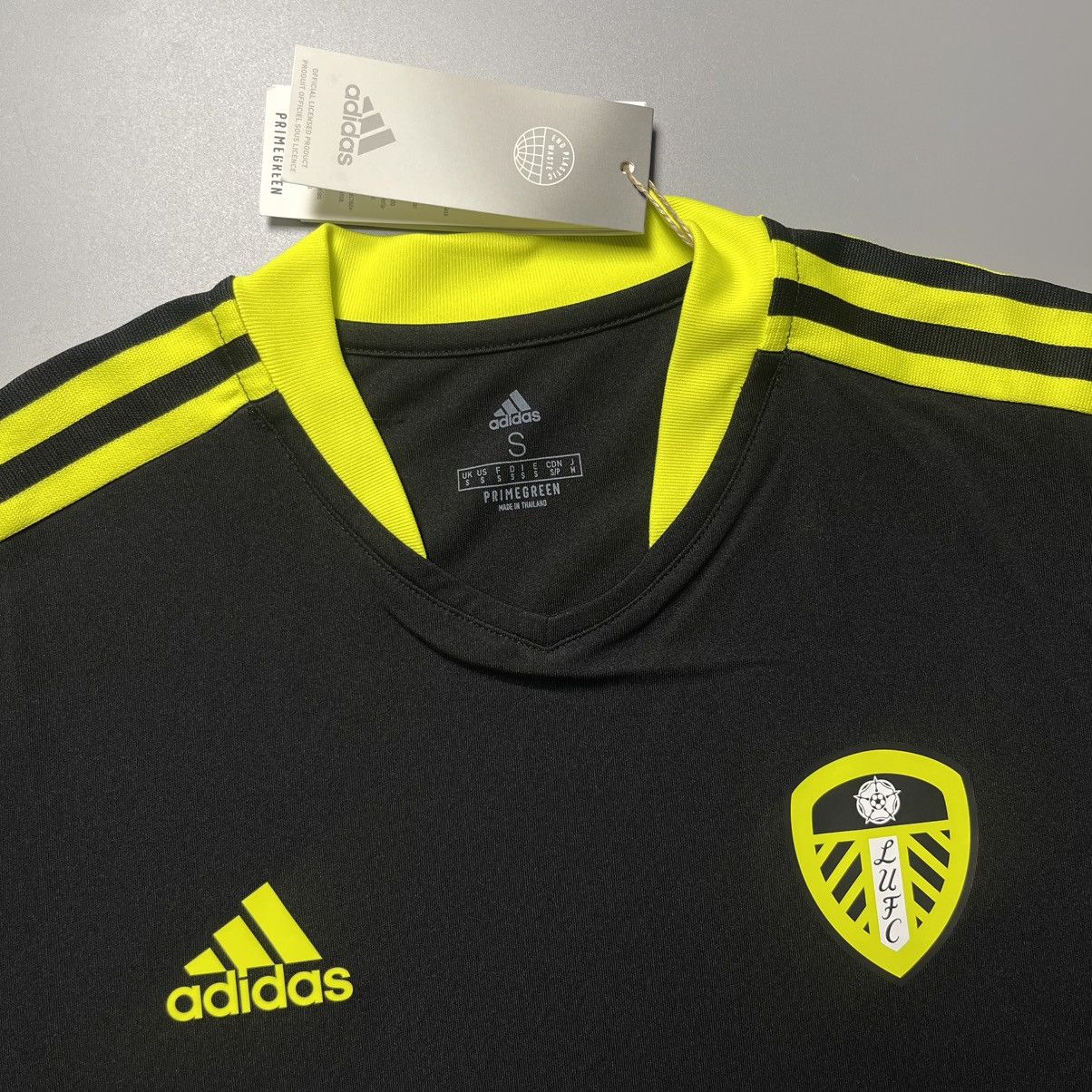 Adidas LEEDS UNITED ADIDAS 2021/2022 FOOTBALL TRAINING JERSEY Size US S / EU 44-46 / 1 - 3 Thumbnail