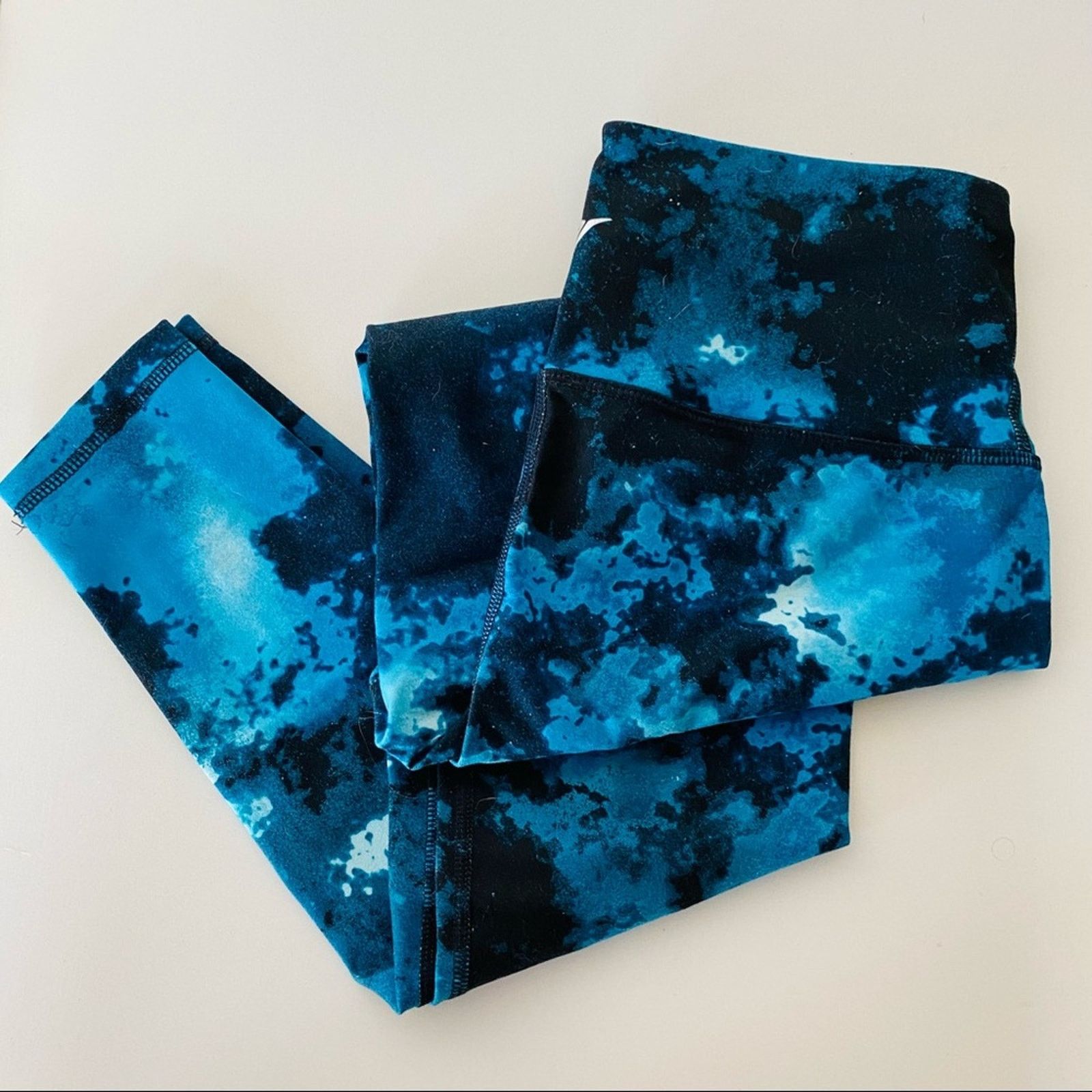 Old Navy OLD NAVY Blue Black Navy Galaxy Print High Rise Leggings Size 27" / US 4 / IT 40 - 1 Thumbnail