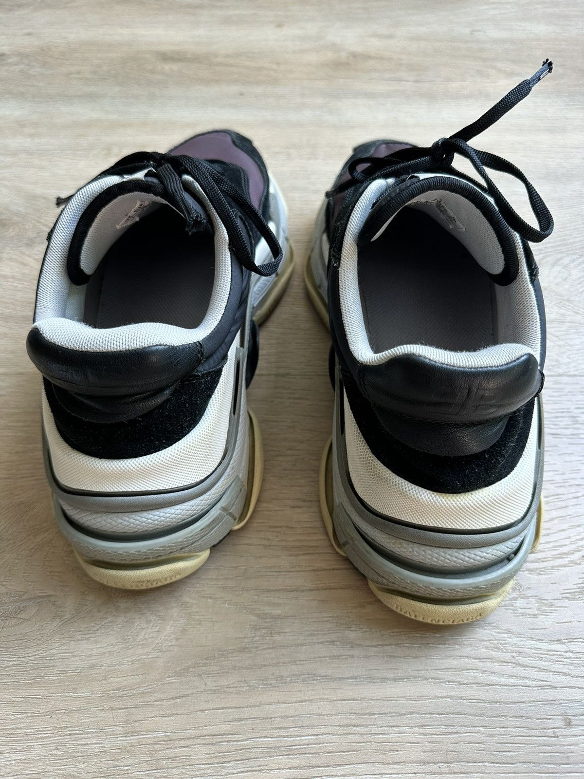 Balenciaga Balenciaga Triple S size 8/41 LIMITED gently worn Size US 8 / EU 41 - 4 Thumbnail