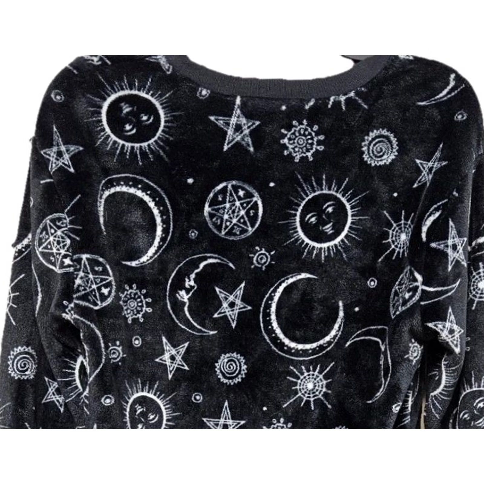 Vintage Women’s XS Black Velvet Sweatshirt Moon Stars Celestial Print Crew Neck Pullover Wound Up Women Regular Black Velvet Stars Moon Sun Size XS / US 0-2 / IT 36-38 - 5 Thumbnail