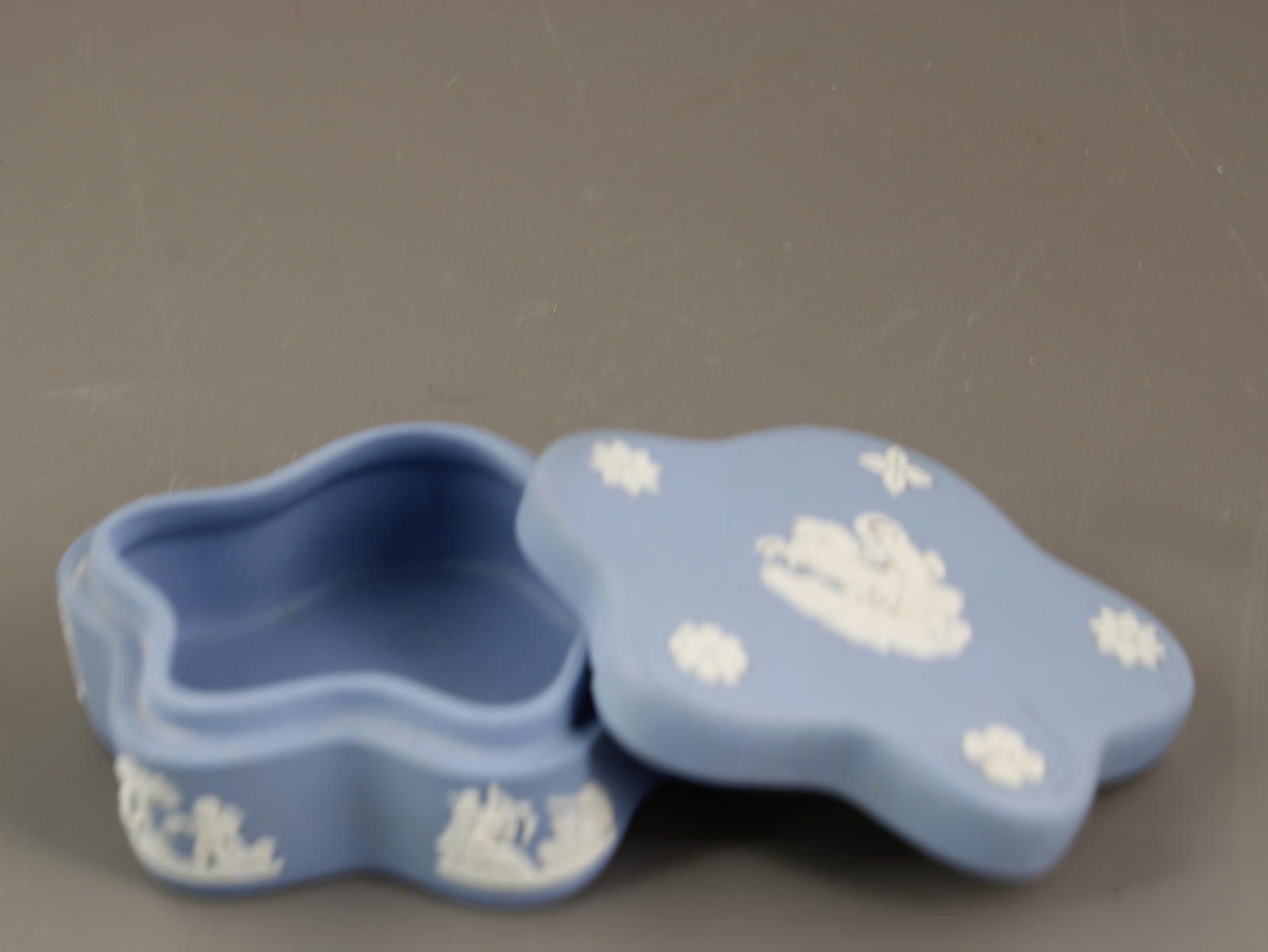 Other Vintage Wedgwood Jasper Ware Blue White Ceramic Trinket Box Size ONE SIZE - 4 Thumbnail