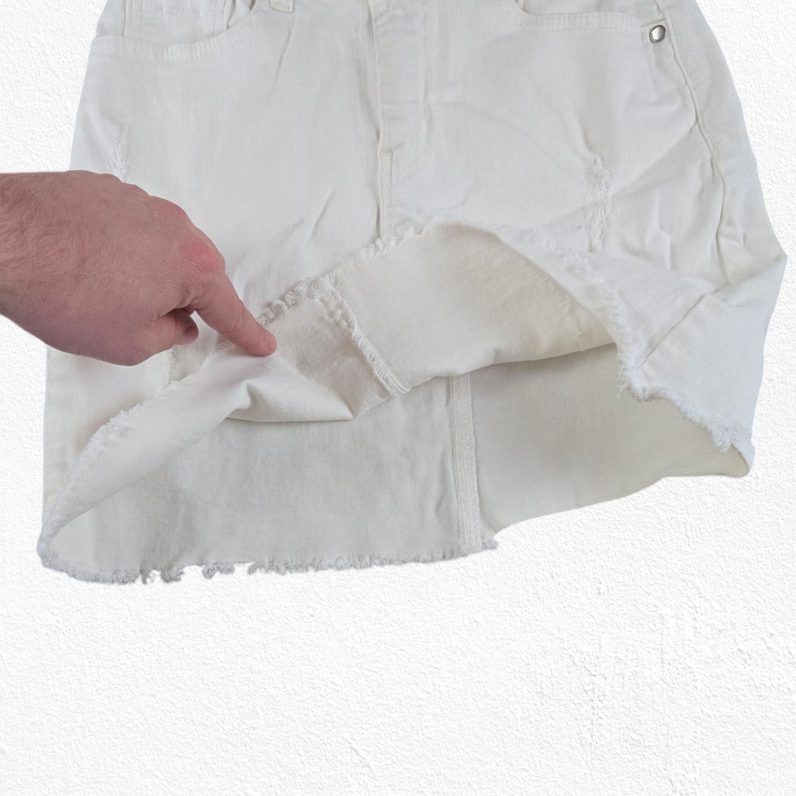 Other Y2K White Low Rise Distressed Mini Denim Skirt Size 2 Size 26" / US 2 / IT 38 - 4 Thumbnail