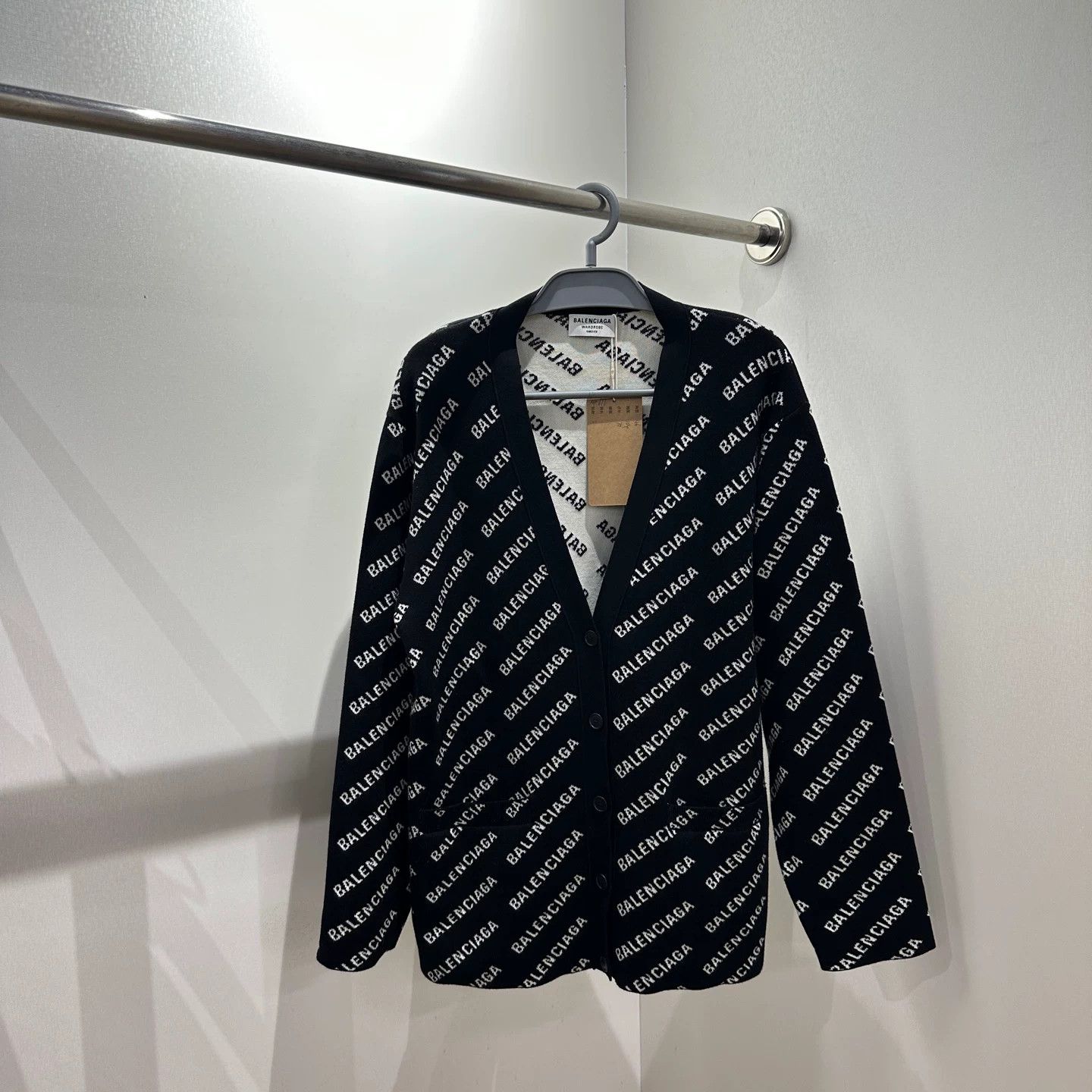 Balenciaga Balenciaga Sweater M Women Size M / US 6-8 / IT 42-44 - 1 Thumbnail