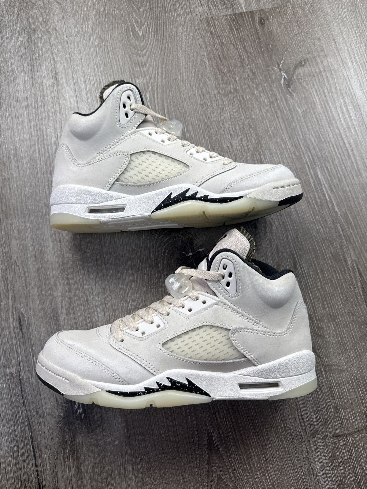 Jordan Brand Air Jordan 5 SE “Sail” GS **PRE-OWNED** Size US 7 / EU 40 - 1 Thumbnail