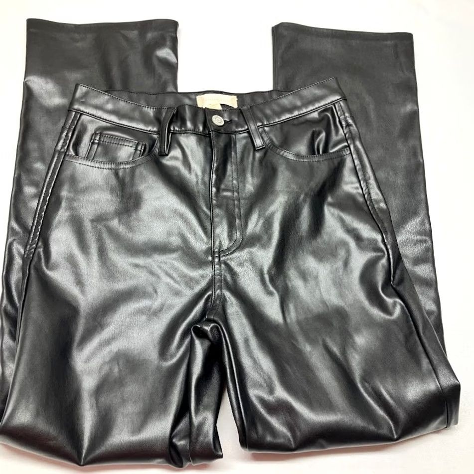 Vintage VINTAGE Altar'd State Black Faux Leather Pants High Rise Straight Leg 5 Pocket Size 27/5 Size 27" / US 4 / IT 40 - 6 Thumbnail