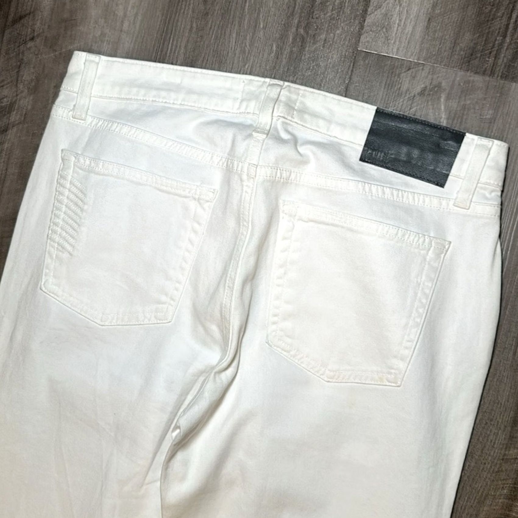 Paige Paige Jeans Men 29 White Straight NWOT 34 Inseam 34.5in 7.5in Leg Opening 9in Rise 44in Total Length 31 Men’s 29 Regular 98% Cotton 2% Elastane Size US 29 - 5 Thumbnail