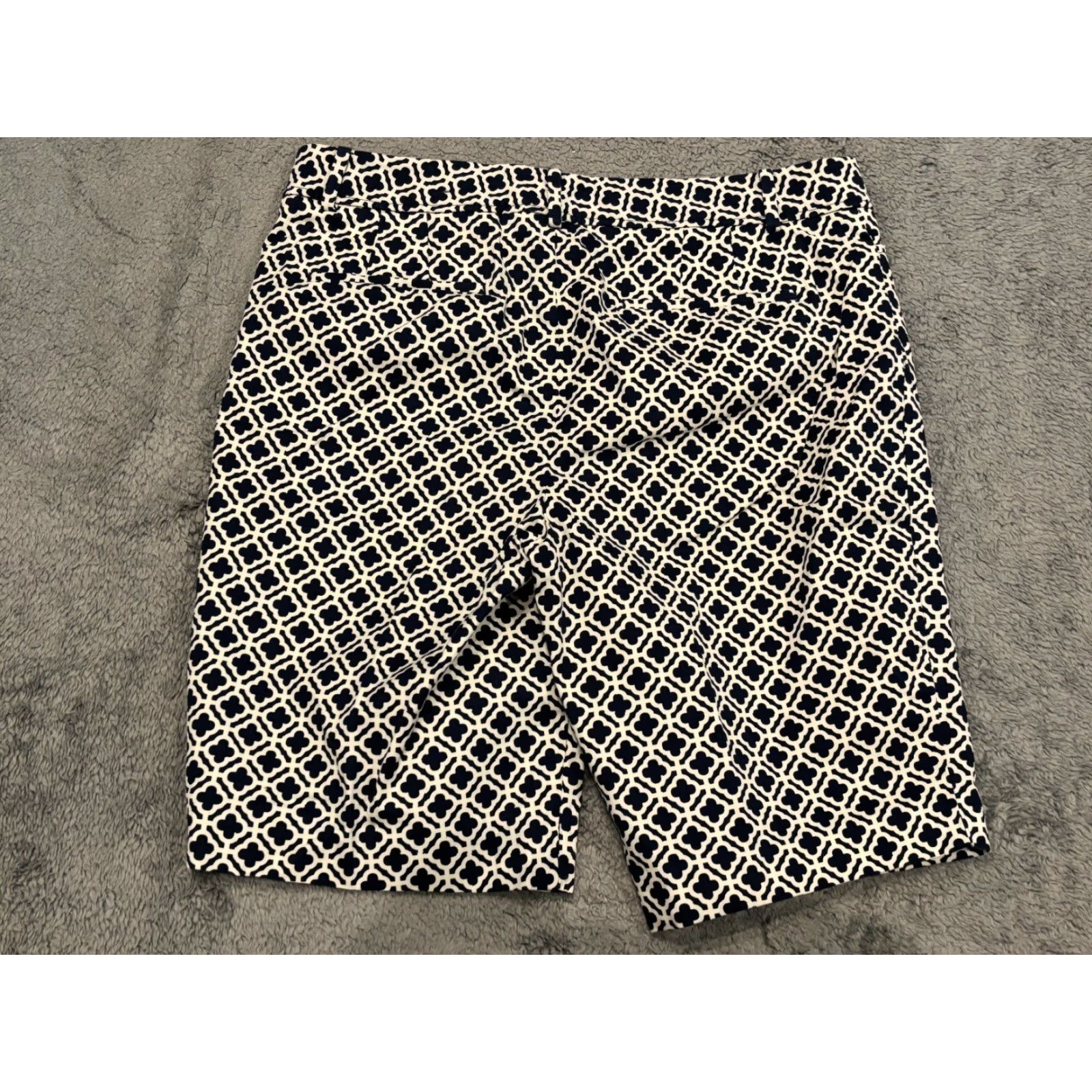 Talbots Talbots Bermuda Shorts Womens 12 Blue White Geometric 10” Inseam Casual Size 34" / US 12 / IT 48 - 7 Thumbnail