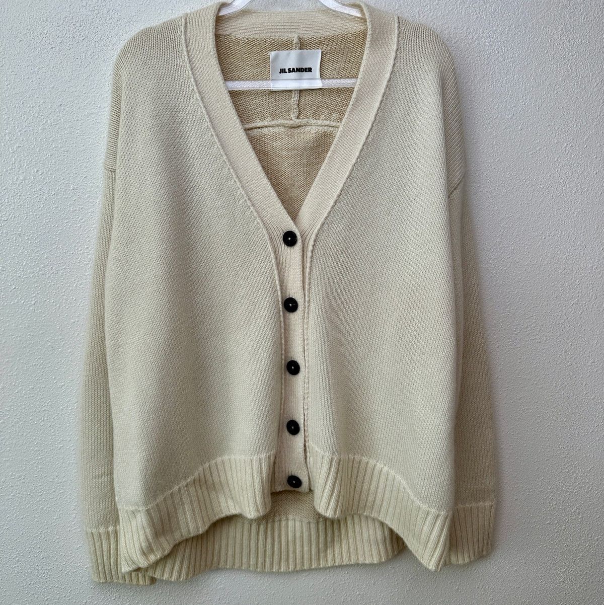 Jil Sander Jil Sander Cream V-Neck Button Long Sleeve Sweater 40 / 8 Size M / US 6-8 / IT 42-44 - 5 Thumbnail