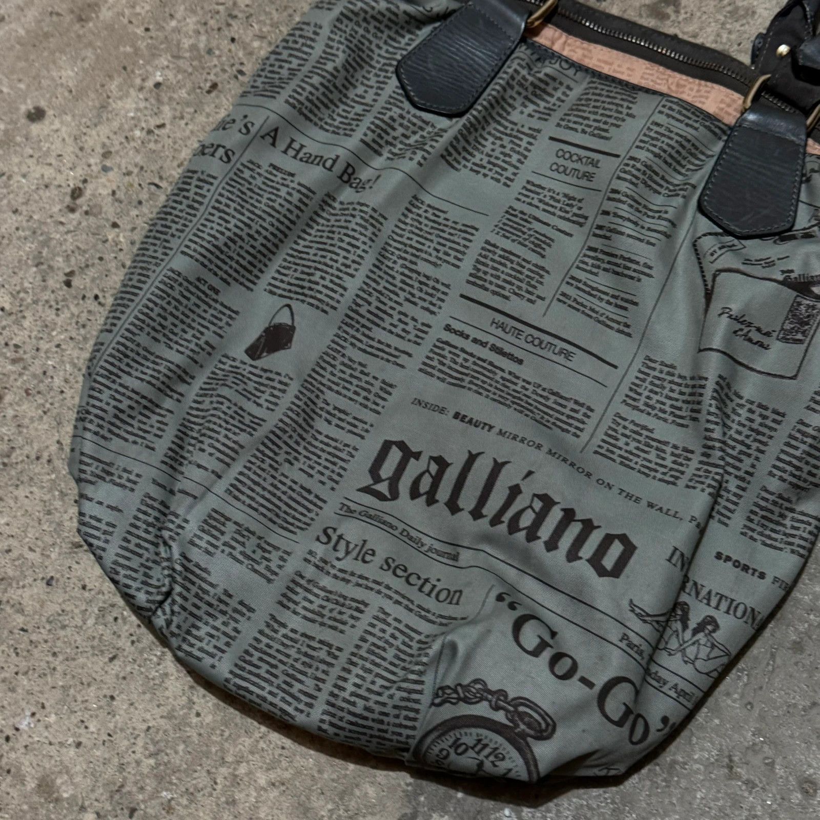 John Galliano John Galliano gazette newspaper print bag Size ONE SIZE - 4 Thumbnail