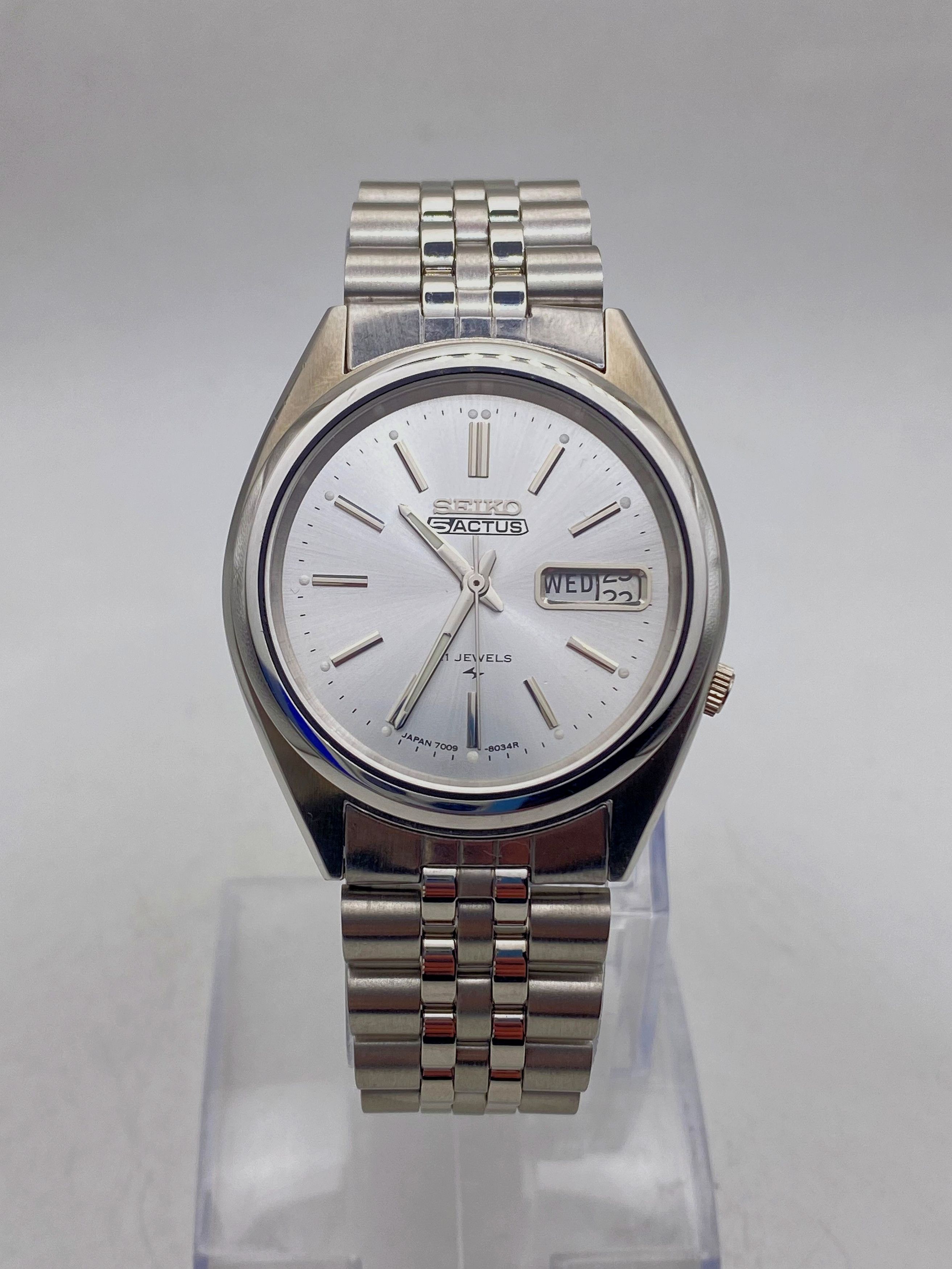 Vintage on sale Seiko Women Watch 22mm 1f20-5c90