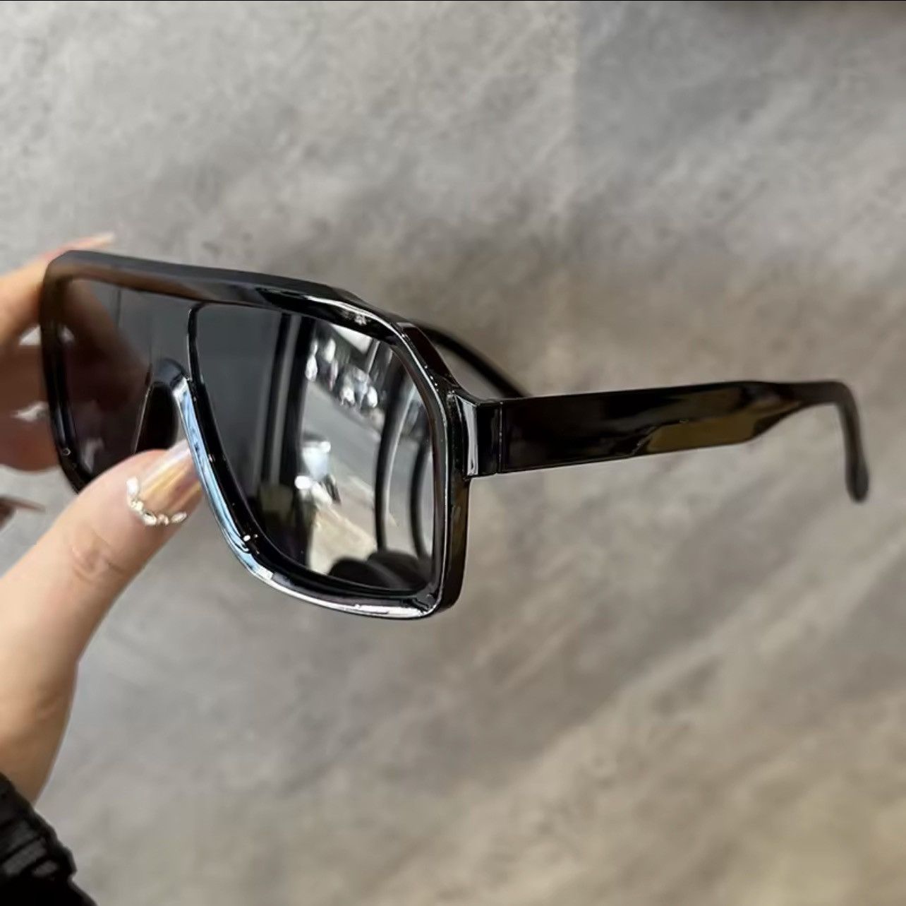 Other Oversized Square Sunglasses Black Frame Gold Gradient Lenses Size ONE SIZE - 6 Thumbnail