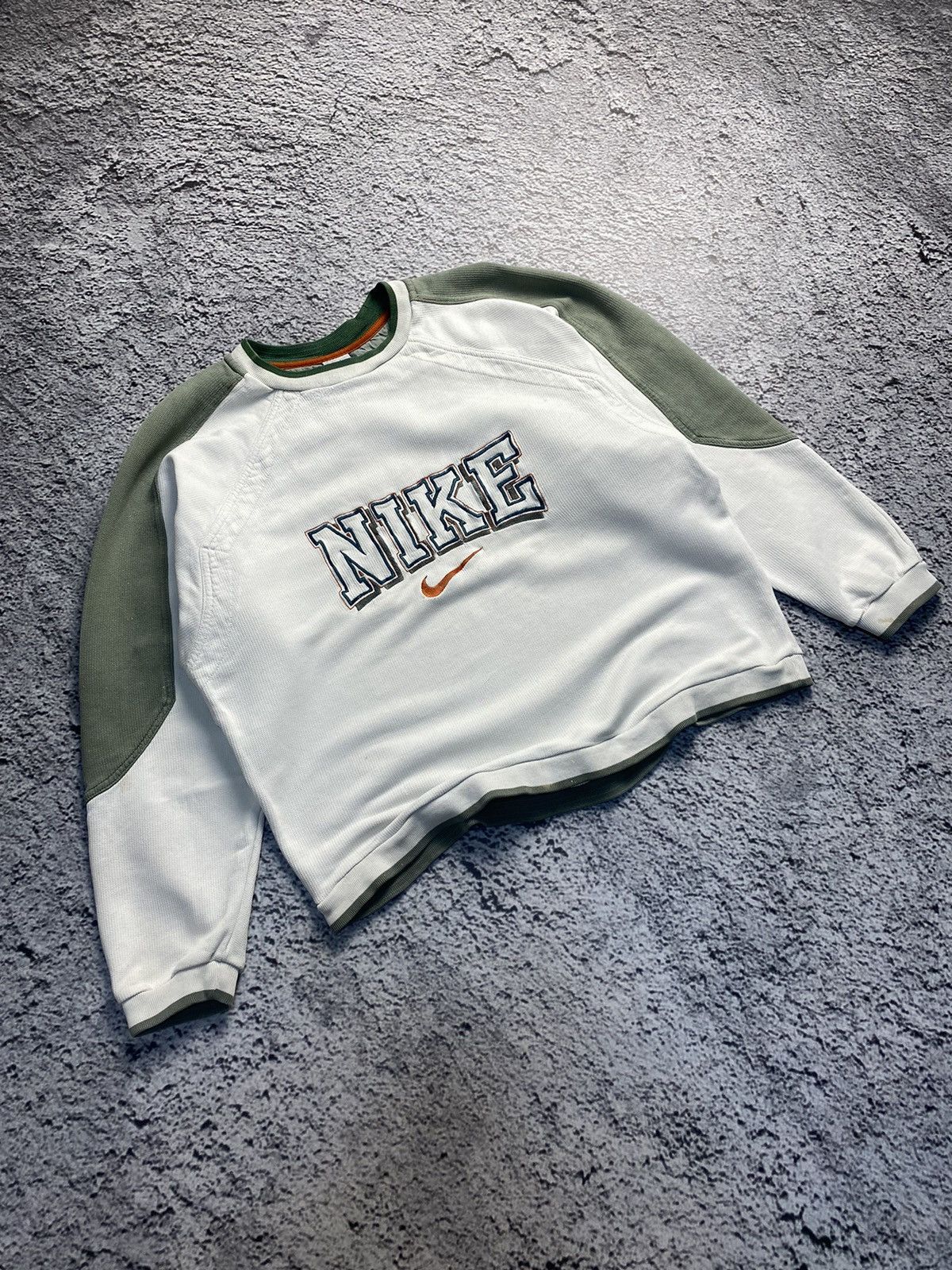 Nike Nike very rare vintage sweatshirt big logo boxed fit Size US L / EU 52-54 / 3 - 1 Thumbnail