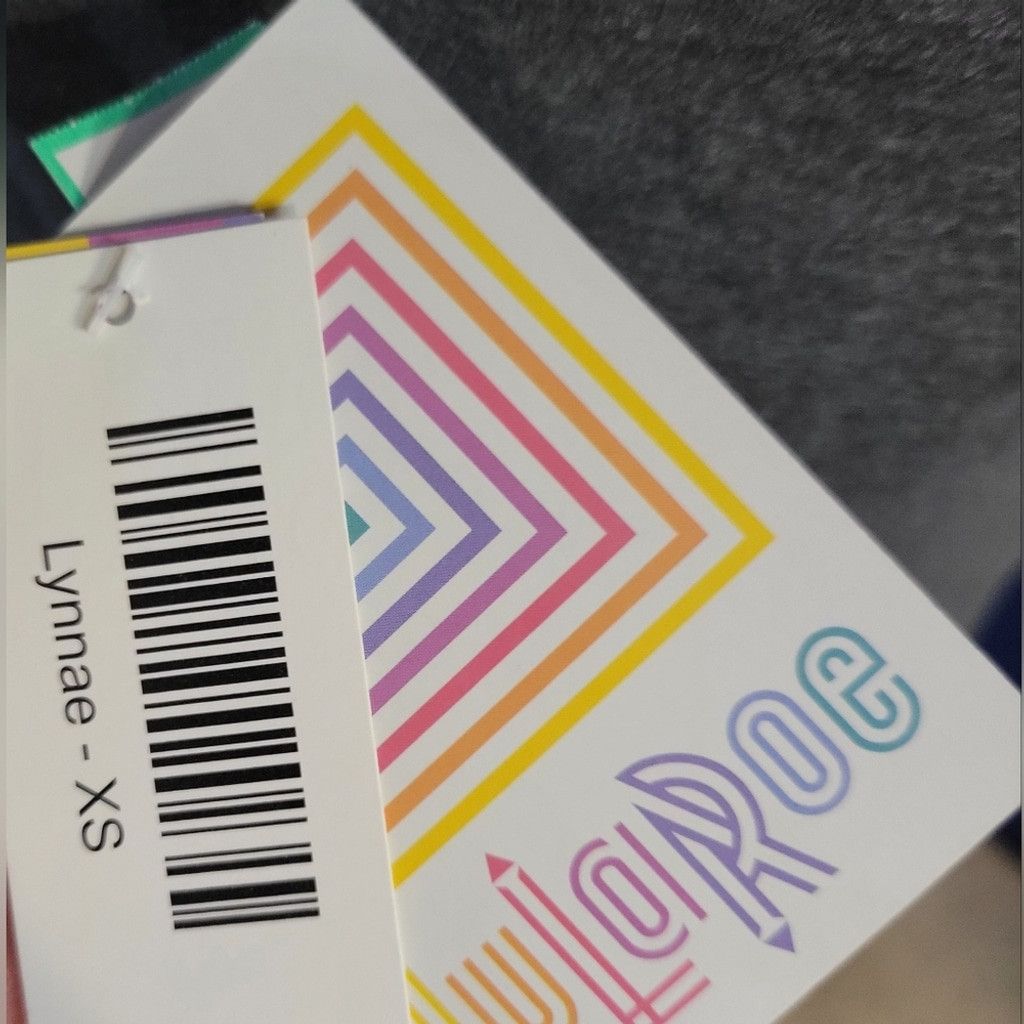 Other LuLaroe Lynnae long sleeve top size XS Size XS / US 0-2 / IT 36-38 - 6 Thumbnail