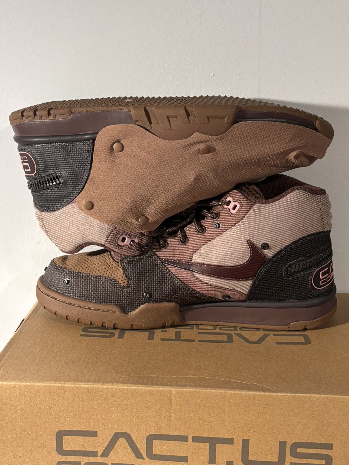 Nike × Travis Scott Nike Air Trainer 1 Travis Scott Wheat Size 9 Men DR7515-200 Size US 9 / EU 42 - 2 Thumbnail