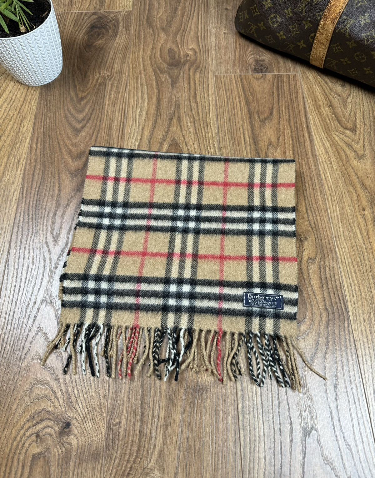 Burberry Vintage cashmere scarf Burberry’s 90s original luxury item Size ONE SIZE - 1 Thumbnail