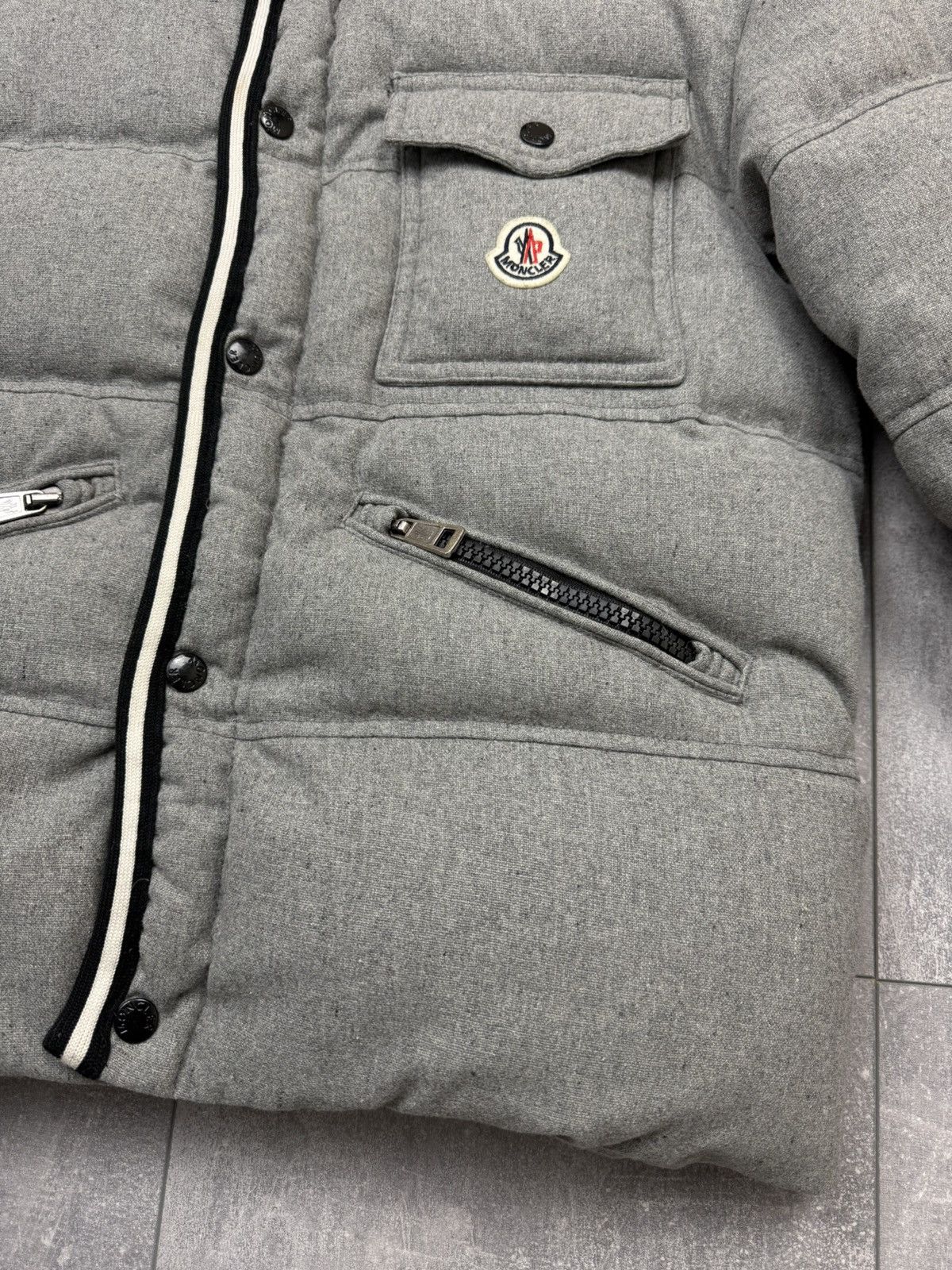 Moncler Vintage Moncler Branson Puffer Down Gray Snap Jacket Size 1 Size US S / EU 44-46 / 1 - 7 Thumbnail