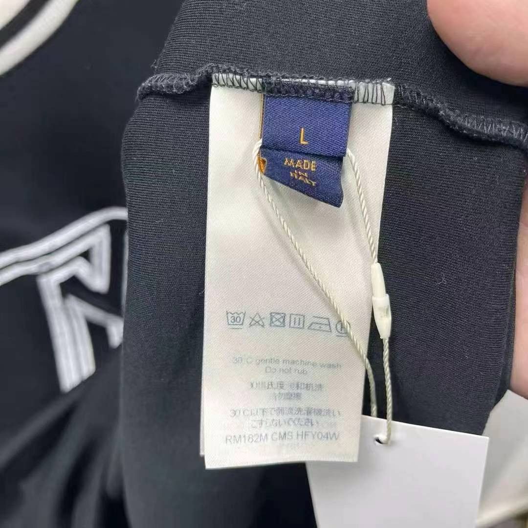 Louis Vuitton LOUIS VUITTON INVERTED LOGO TEE Size US L / EU 52-54 / 3 - 3 Thumbnail