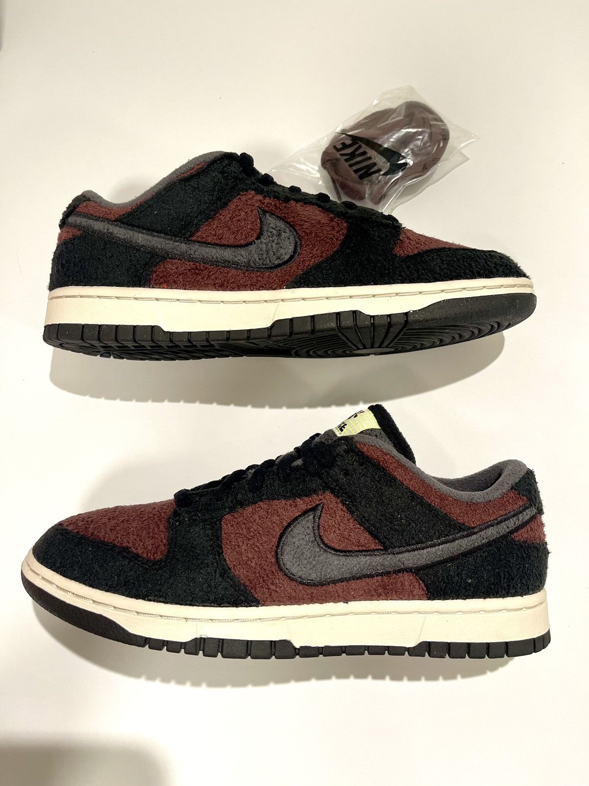 Nike NIKE DUNK LOW SE FLEECE PACK BURGUNDY CRUSH Size US 9 / IT 39 - 3 Thumbnail