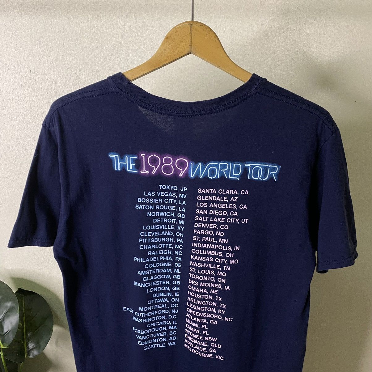 Band Tees × Vintage 2015 Taylor Swift The 1989 World Tour Tee Size US M / EU 48-50 / 2 - 7 Thumbnail