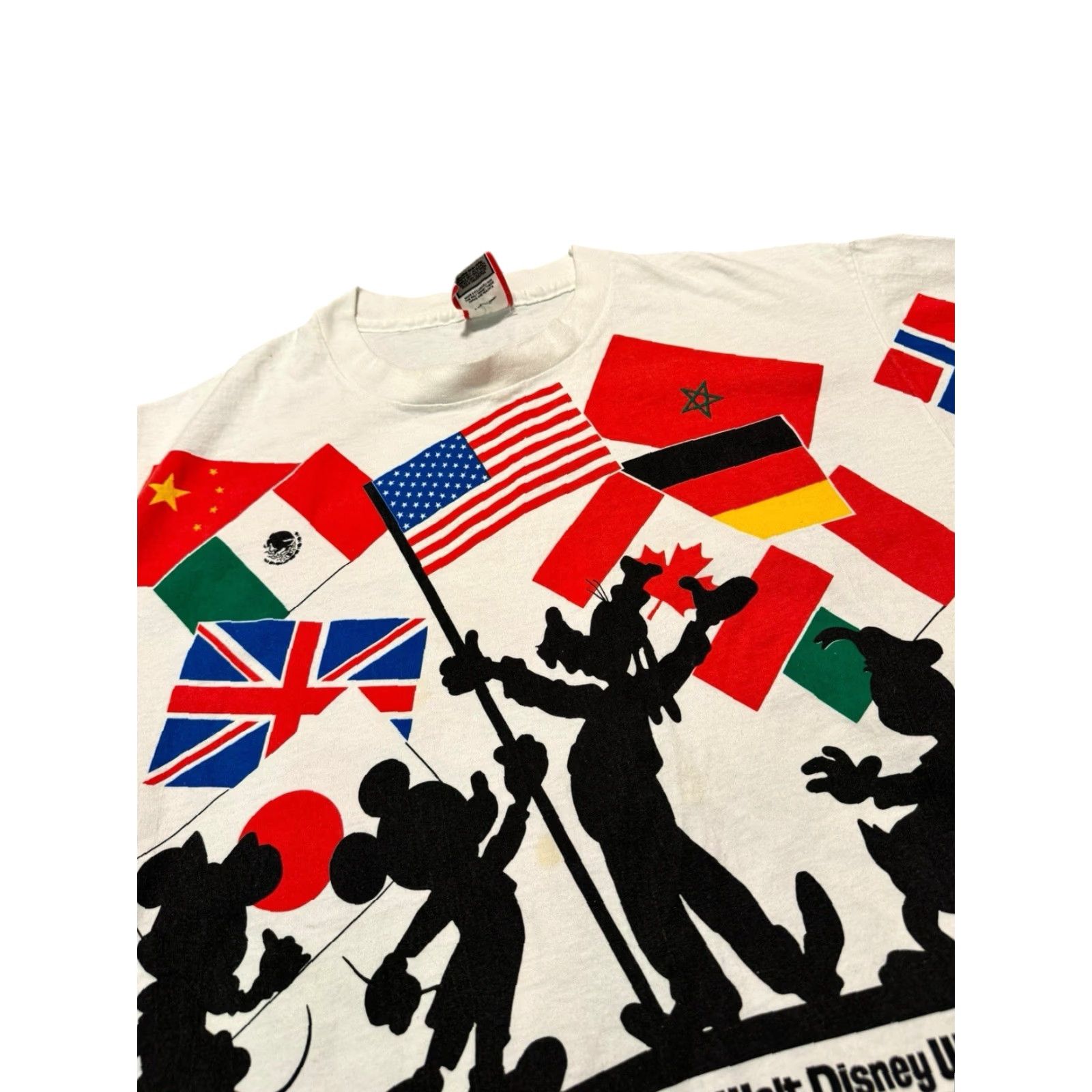 Disney VINTAGE 90s Walt Disney World EPCOT Center T-Shirt AOP Flags XL Mickey Minnie Goofy Donald Duck Disney Designs Shirt Mens White Size US XL / EU 56 / 4 - 4 Thumbnail