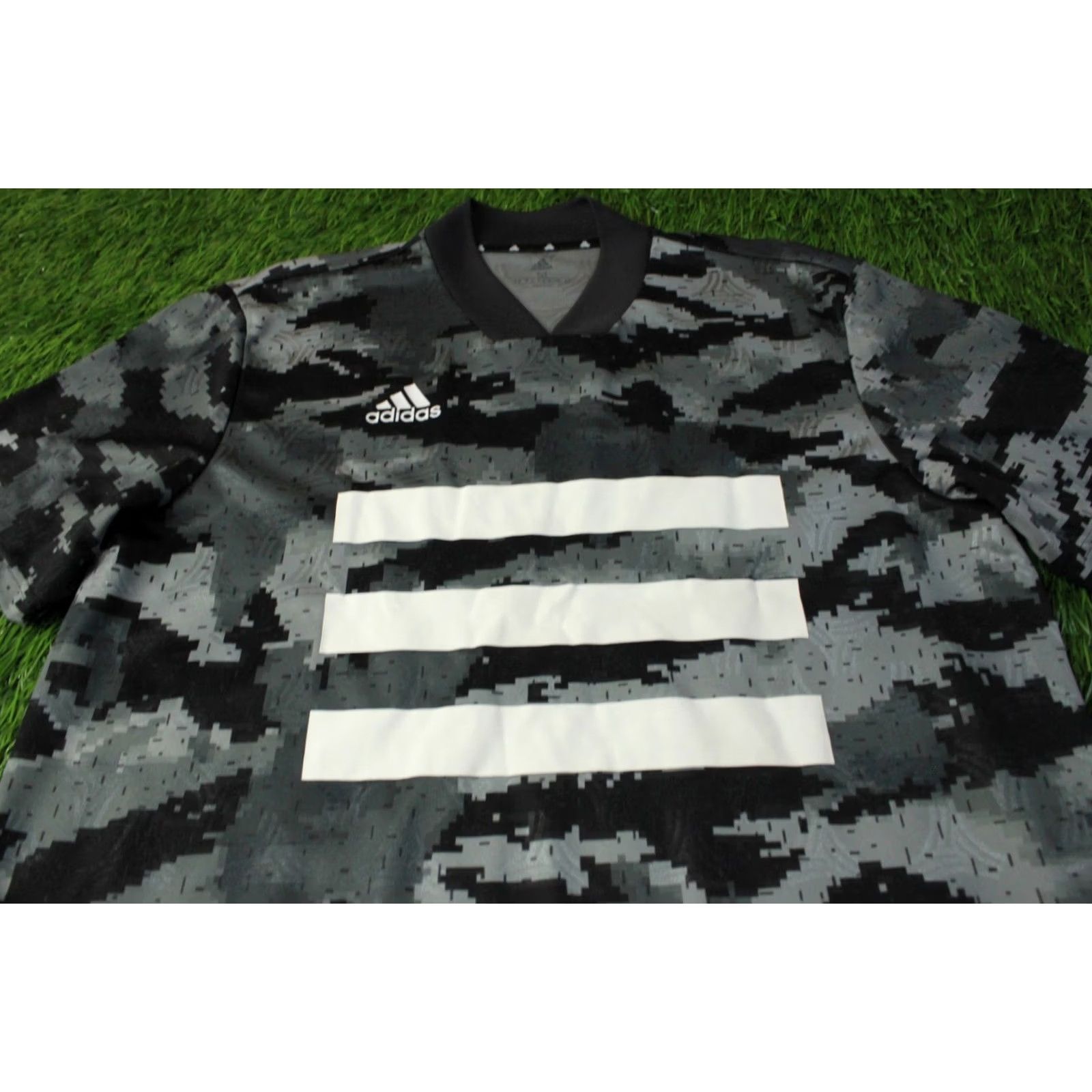 Adidas ADIDAS TANGO ORIGINAL 2019 FOOTBALL SHIRT MEN M Gray and Black DX DY5843 Size US M / EU 48-50 / 2 - 2 Thumbnail