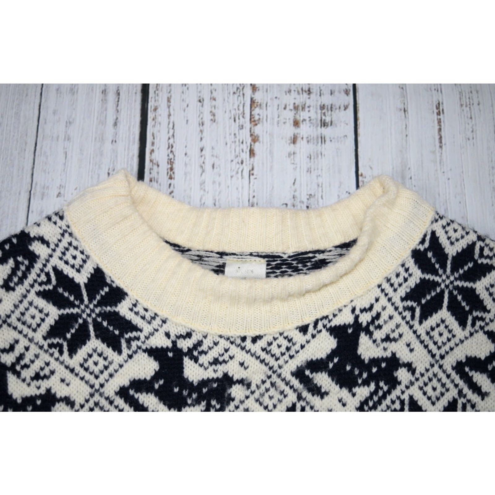 Vintage VINTAGE Falcon Sportswear Knit Shirt 60s Nordic Reindeer Orlon Unisex L White with Navy Accents Mens Size US L / EU 52-54 / 3 - 4 Thumbnail