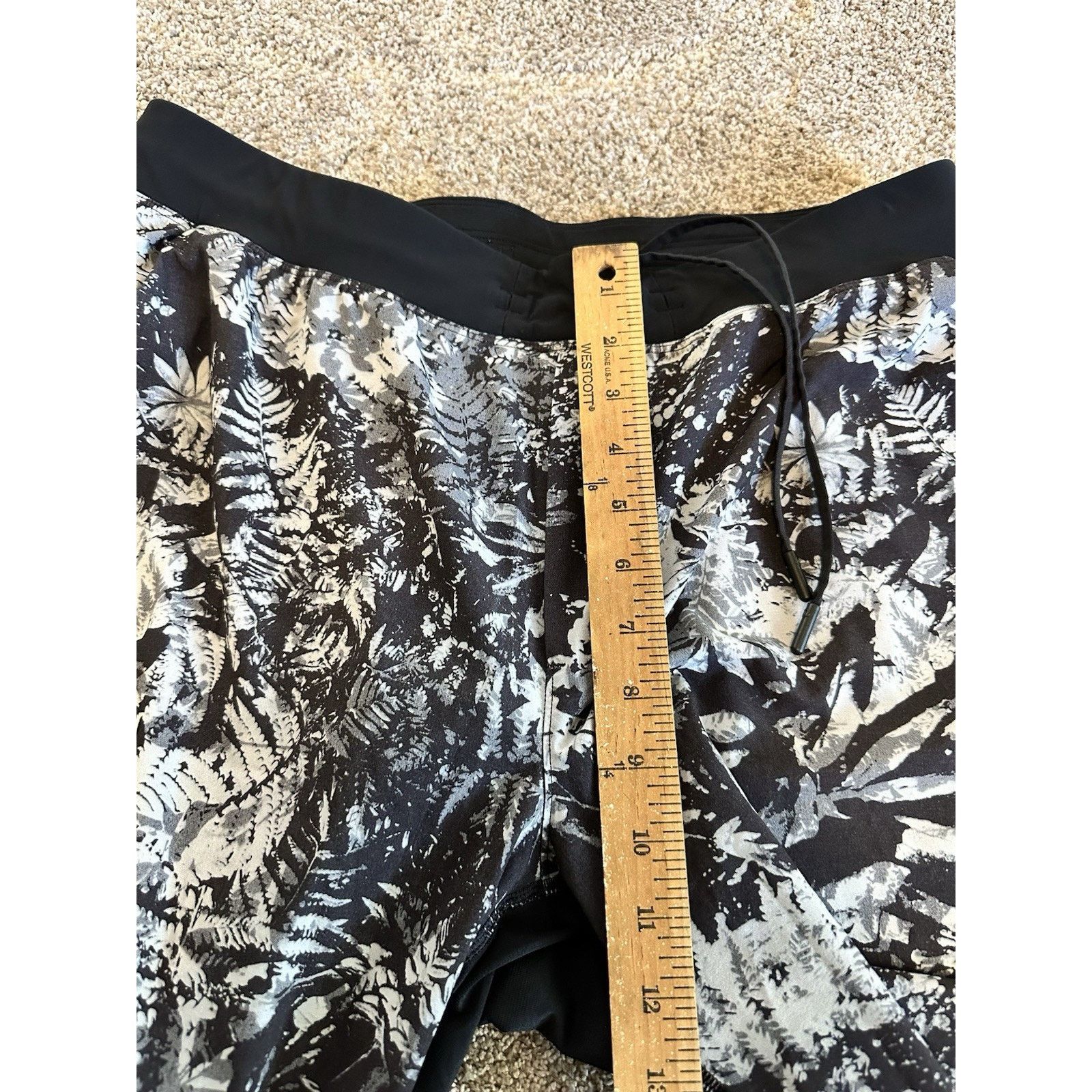 Lululemon Lululemon Board Shorts Mens XL Floral Unlined 9” Shorts Gym Size US 36 / EU 52 - 4 Thumbnail