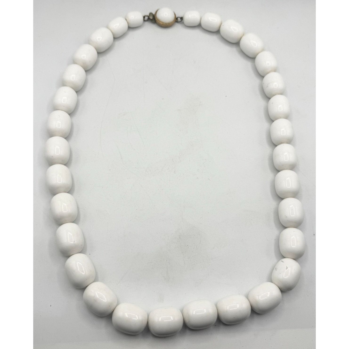 Vintage Vintage white large beaded necklace Size ONE SIZE - 1 Thumbnail