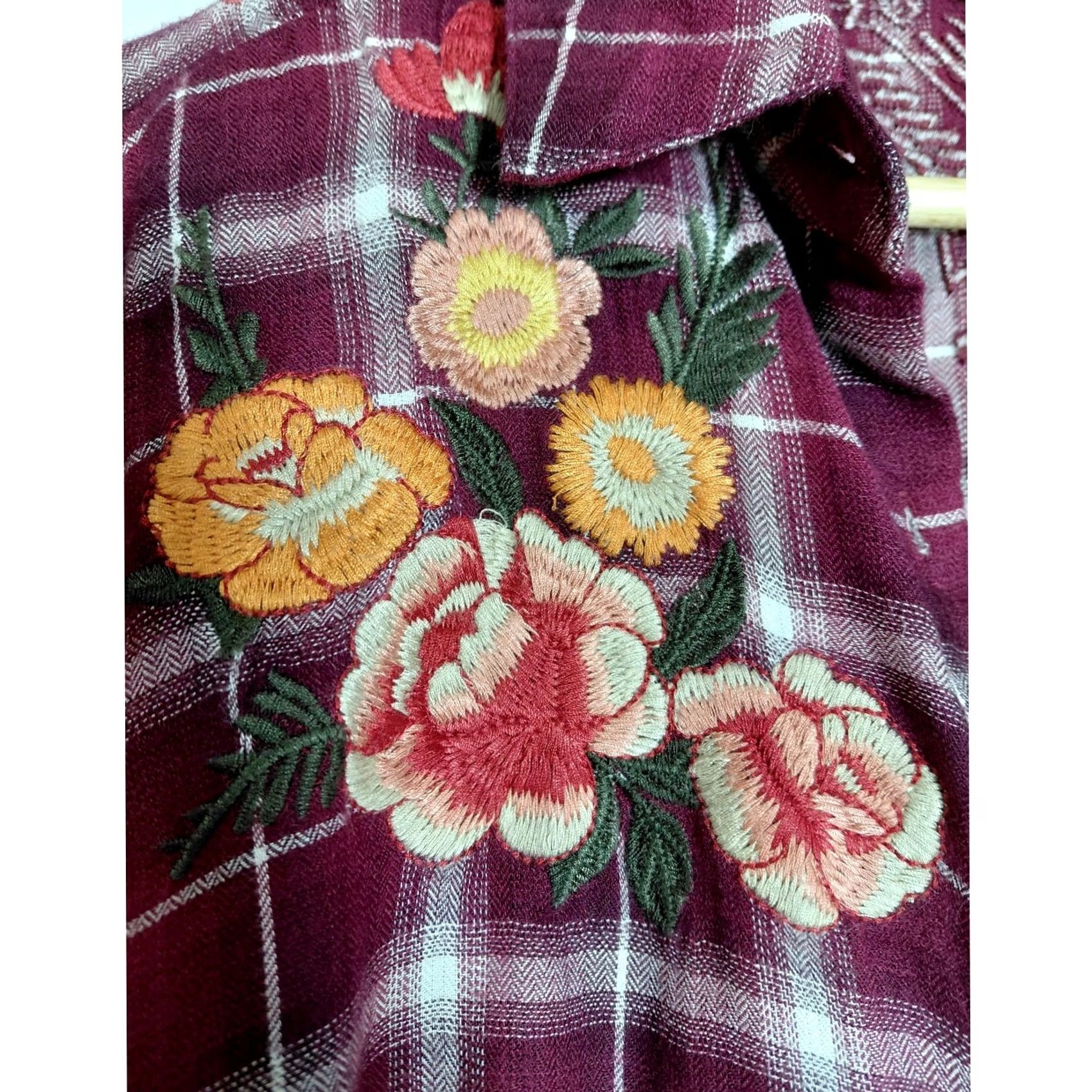 Vintage Andrée by Unit Shirt Red Plaid Embroidered Woven Long Sleeve Women Size M Size M / US 6-8 / IT 42-44 - 3 Thumbnail