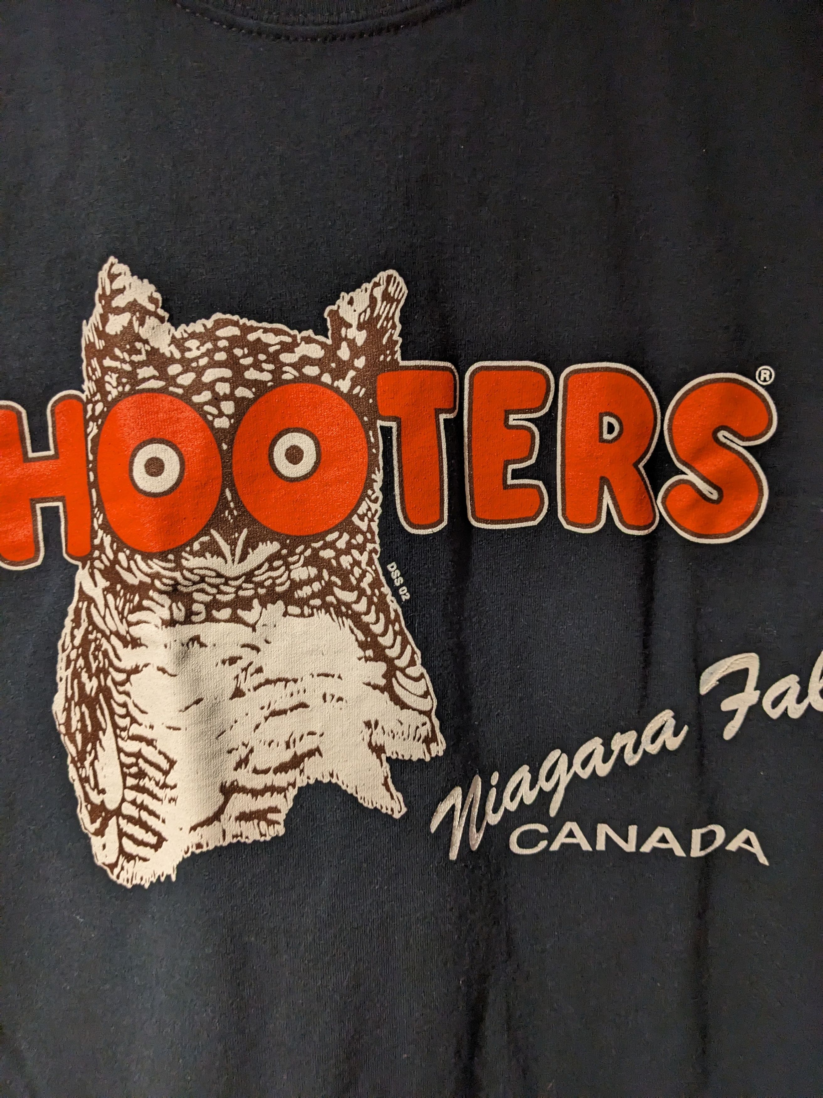 Gildan Vintage Y2K Hooters Canada Delightfully Tacky Yet T-Shirt Size US L / EU 52-54 / 3 - 2 Thumbnail