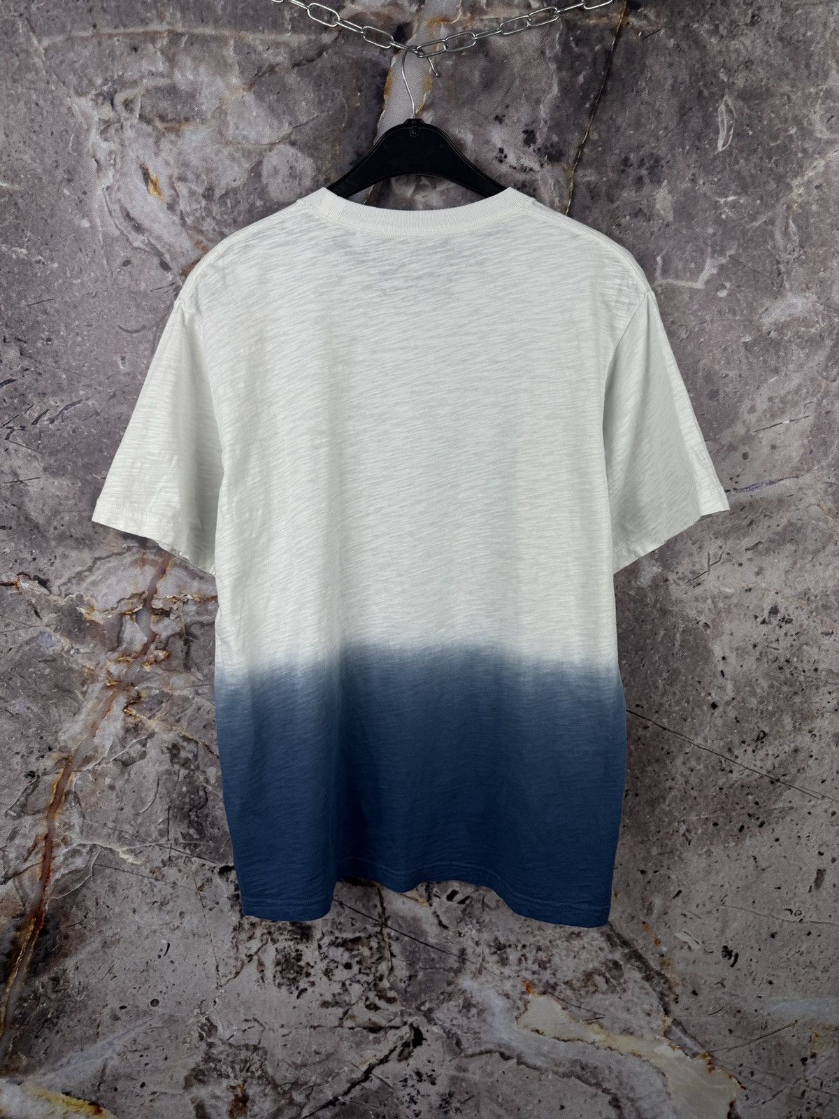 Uniqlo Mens Uniqlo x MFA Boston Hokusai Great Wave Gradient T-Shirt Size US L / EU 52-54 / 3 - 9 Thumbnail
