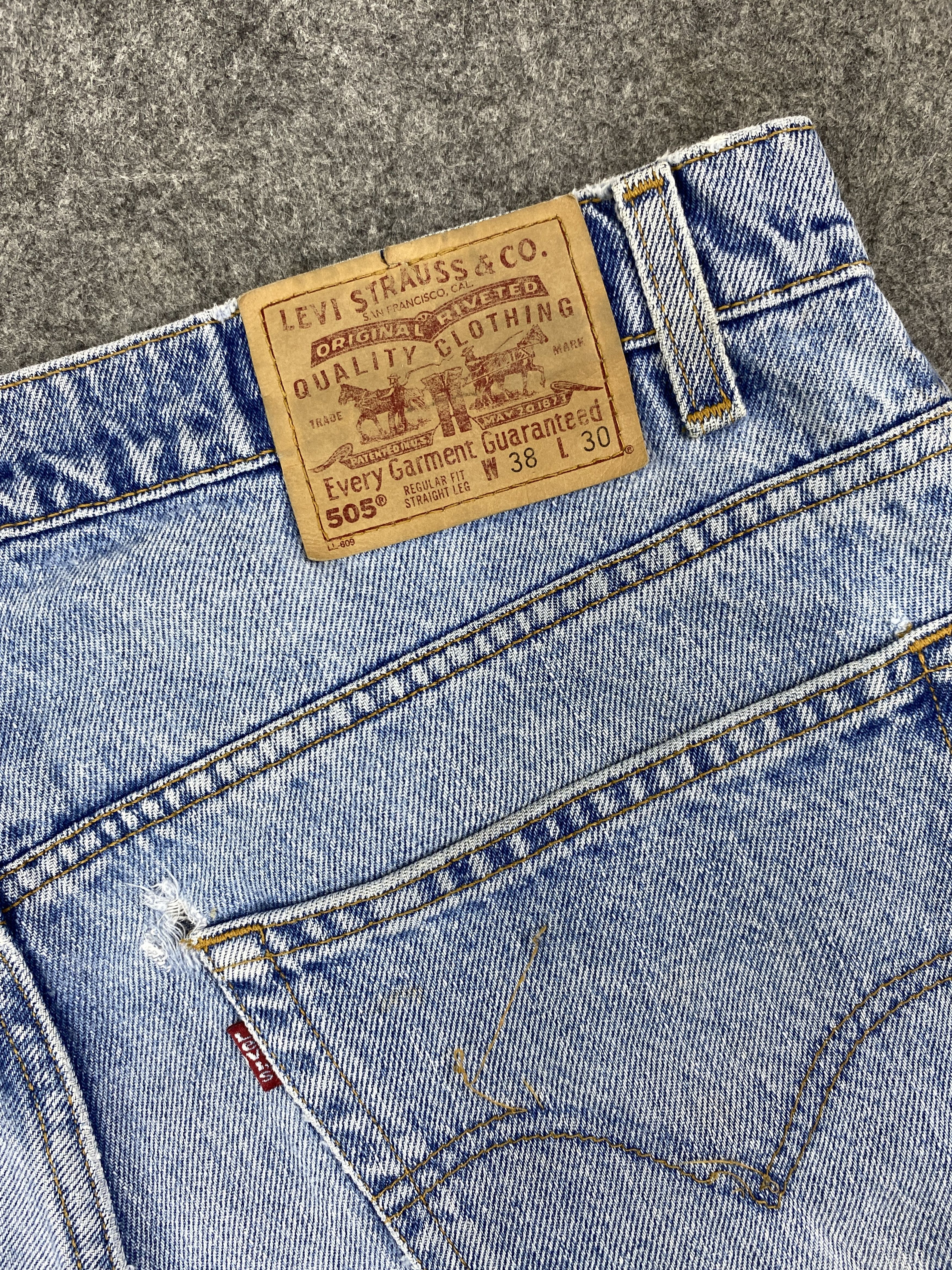 Levi's Blue Wash Vintage Levi's 505 Jeans 37x30.5 Denim -JN1835 Size US 37 - 10 Thumbnail